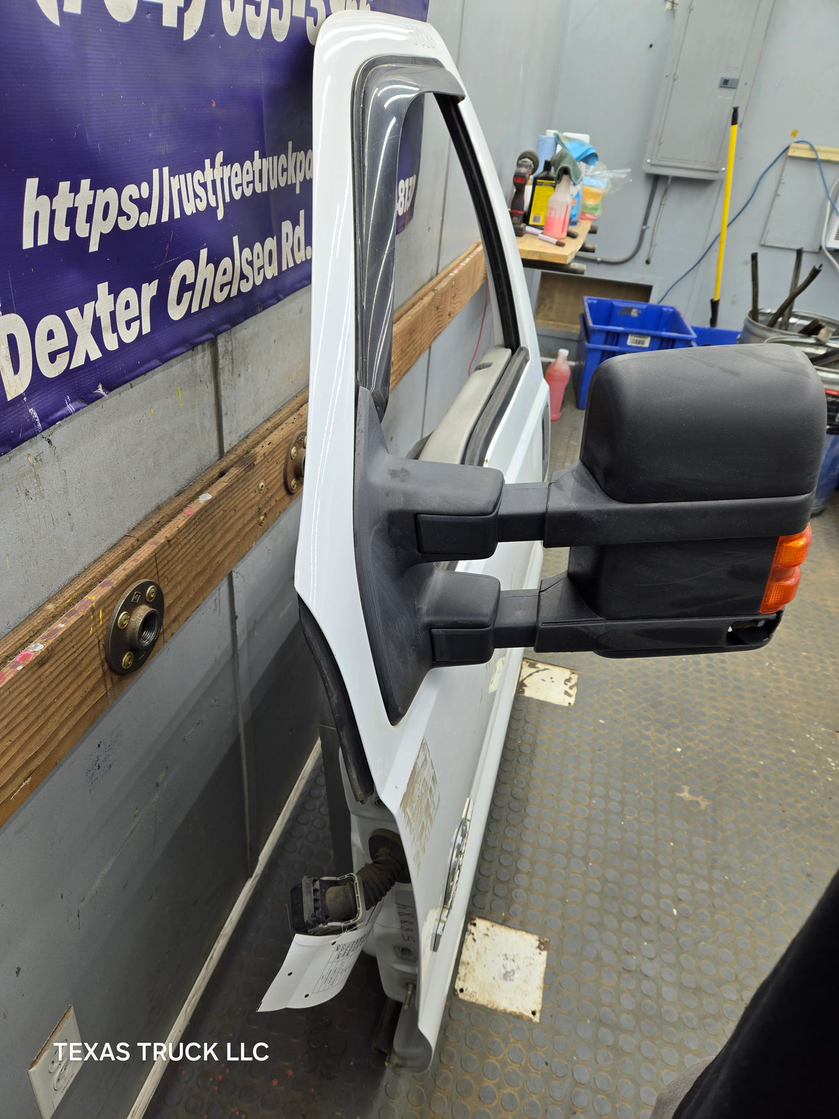 1999-2011 Ford Super Duty LH Driver Side Front Door F250 F350 F450 F550