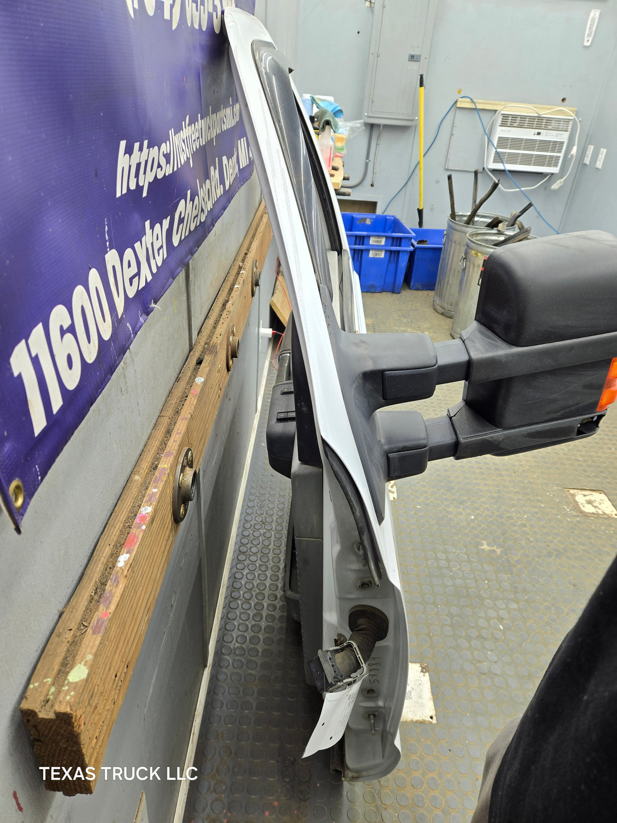 1999-2011 Ford Super Duty LH Driver Side Front Door F250 F350 F450 F550