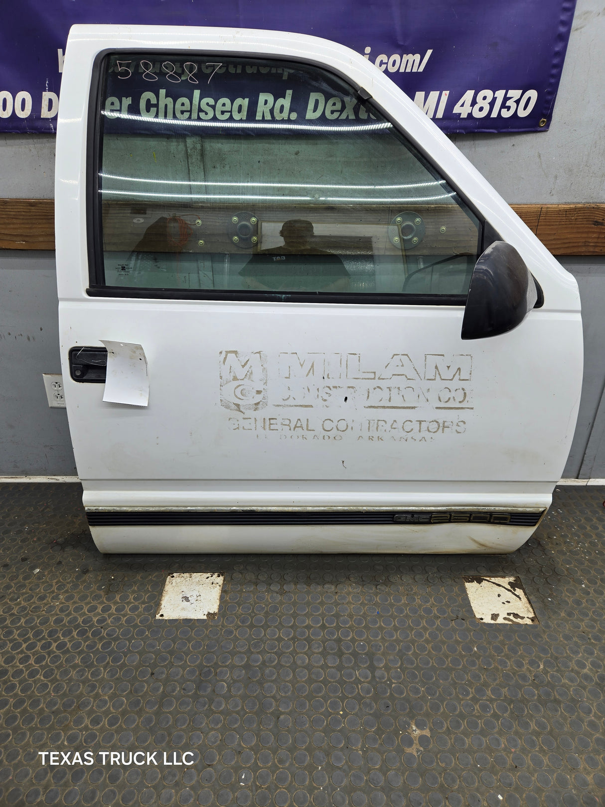 1988-2000 Chevrolet Silverado Suburban GMC Sierra RH Front Passenger Side Door