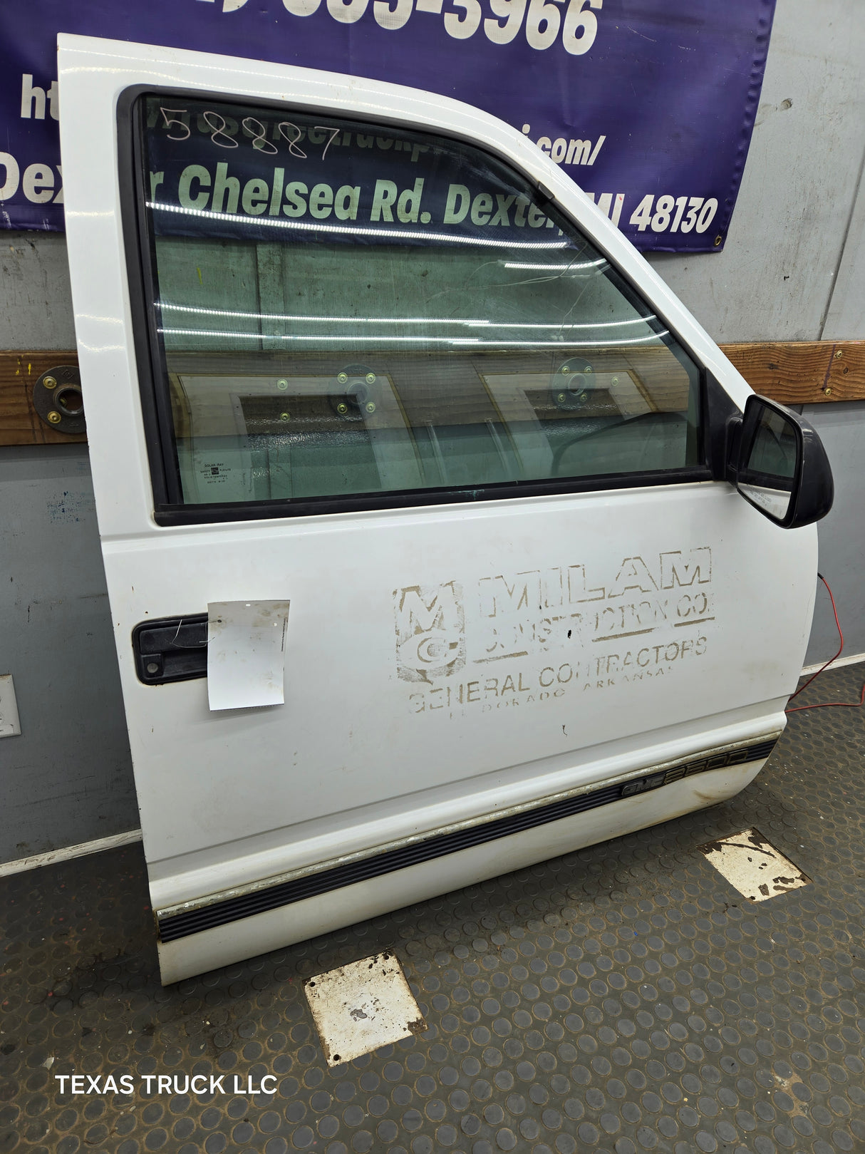1988-2000 Chevrolet Silverado Suburban GMC Sierra RH Front Passenger Side Door