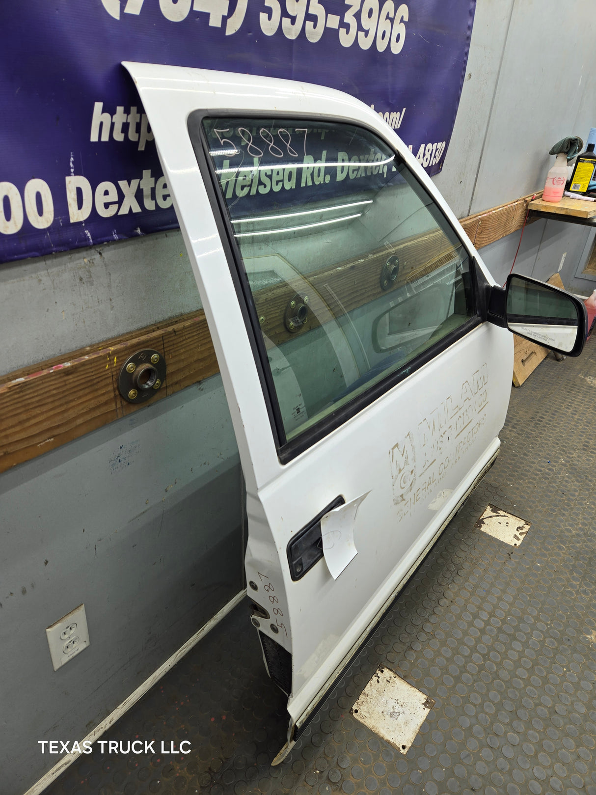 1988-2000 Chevrolet Silverado Suburban GMC Sierra RH Front Passenger Side Door