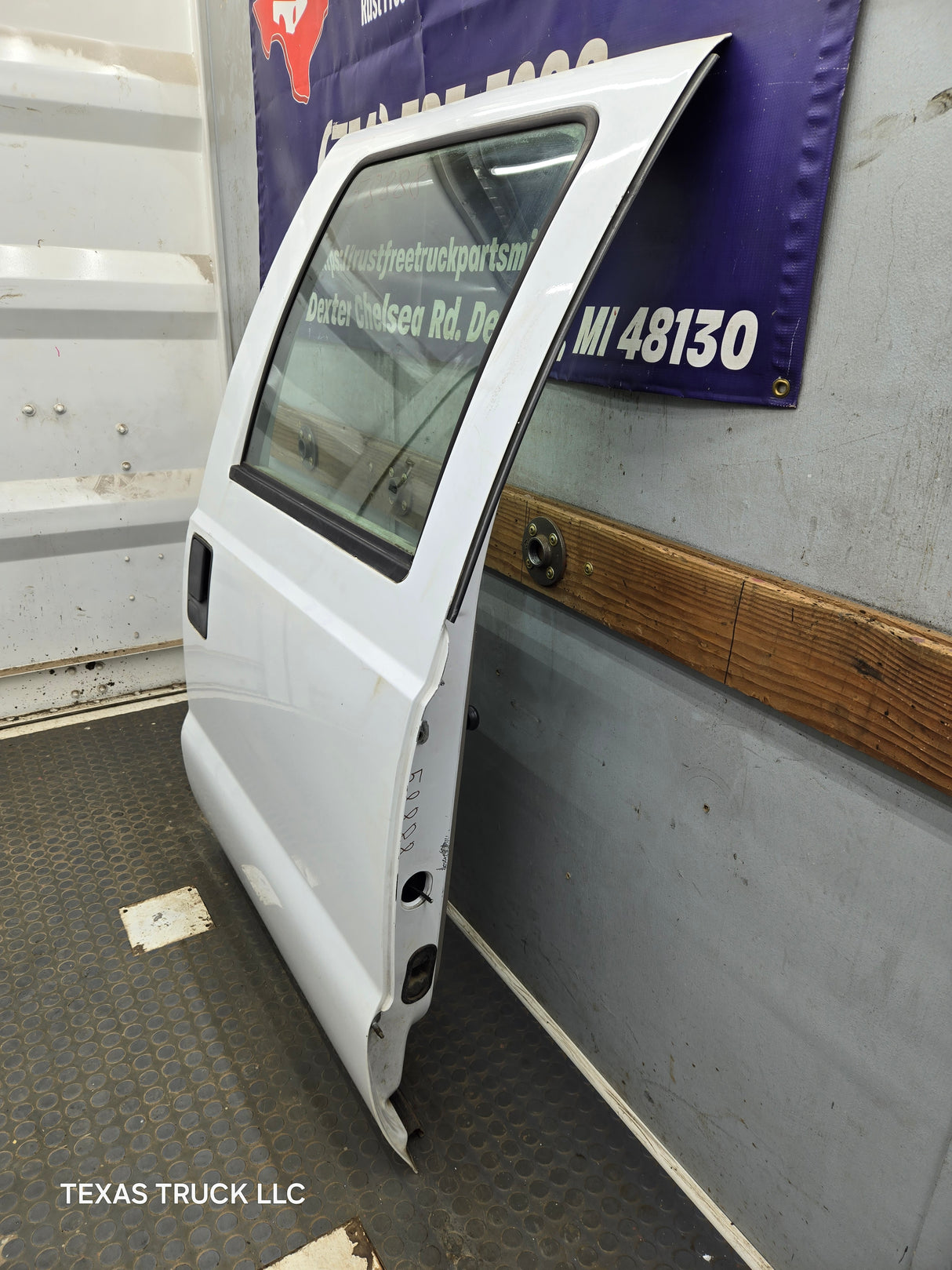 1999-2011 Ford Super Duty F250 F350 F450 F550 RH Crew Cab Passenger Side Rear Door