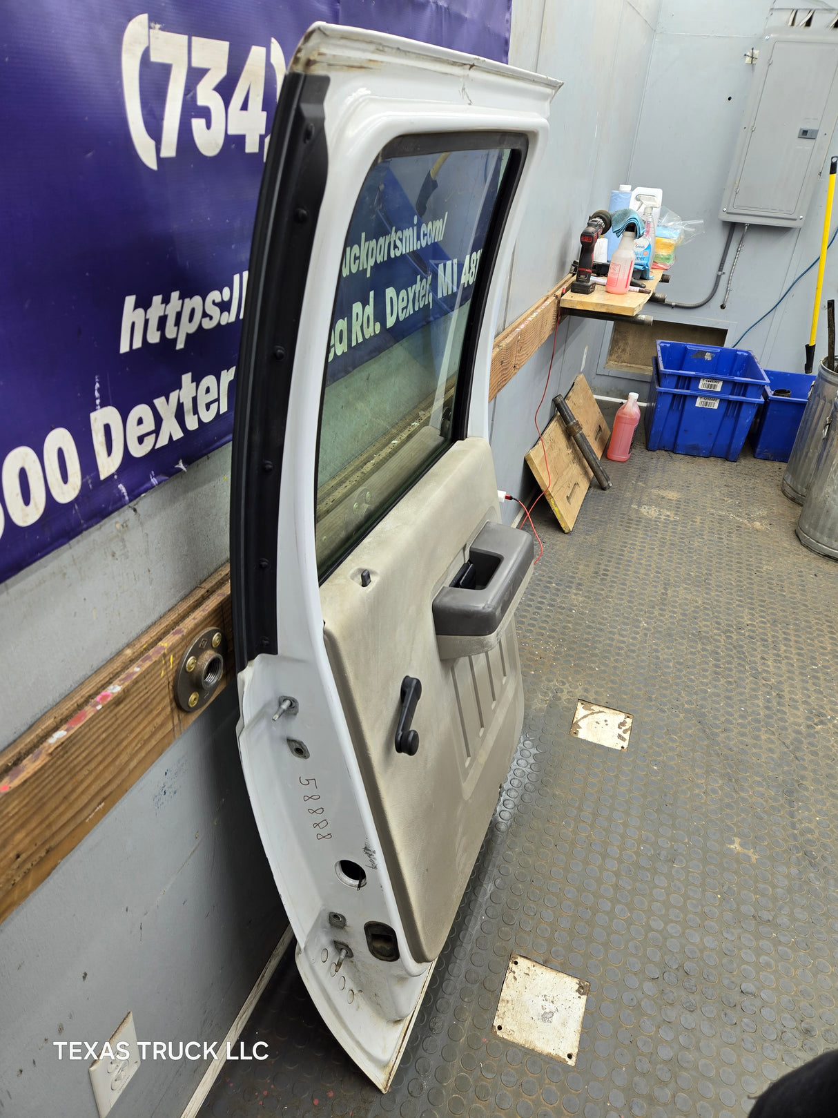 1999-2011 Ford Super Duty F250 F350 F450 F550 RH Crew Cab Passenger Side Rear Door