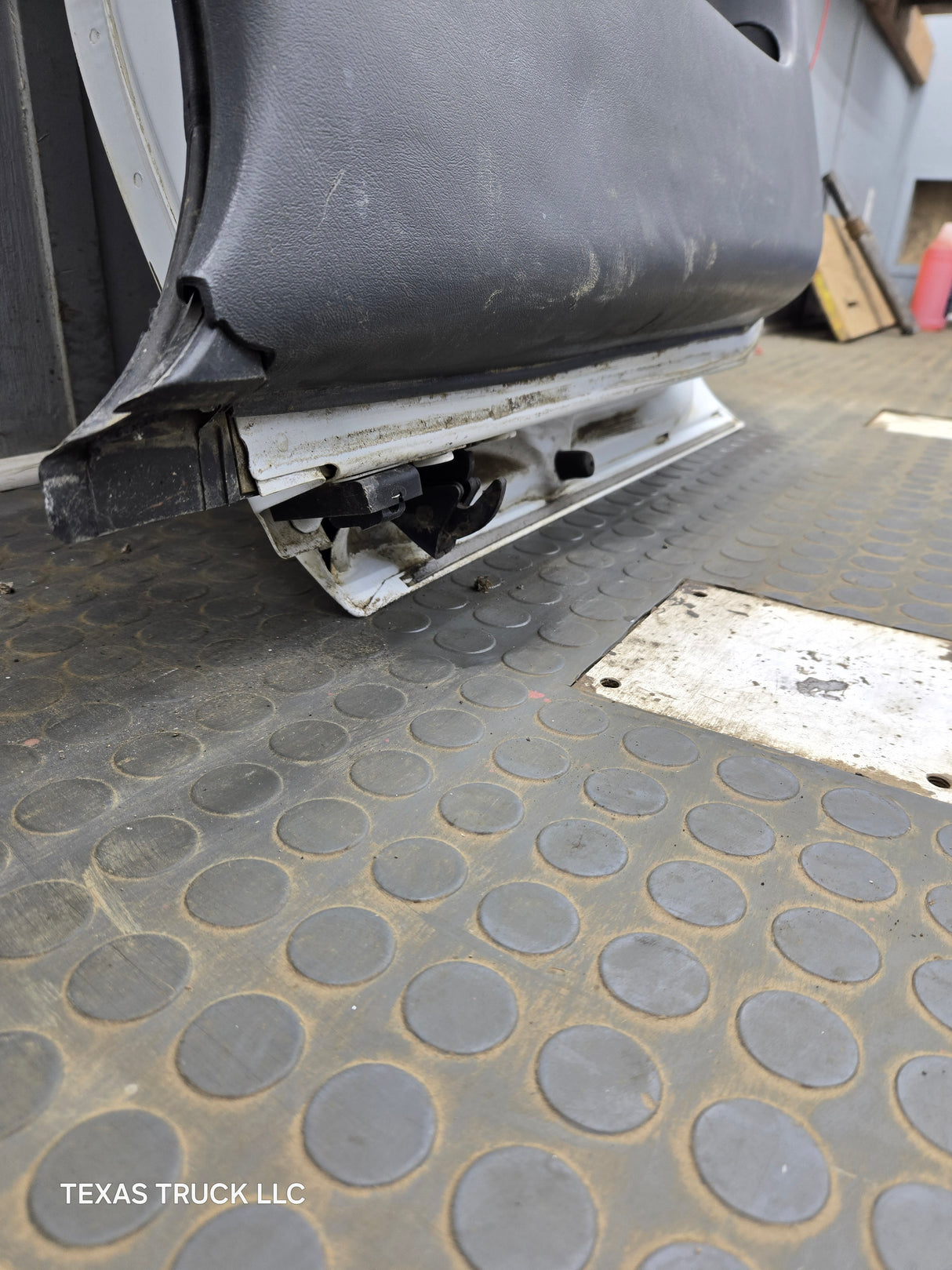 1999-2006 Chevrolet Silverado / GMC Sierra 1500 2500 3500 HD Rear Passenger side Extended Cab rear door RH