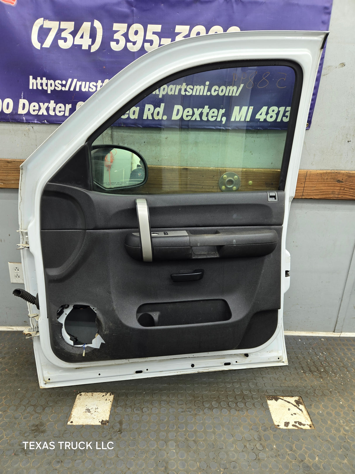 2007-2013 Chevrolet Silverado / GMC Sierra 1500 2500 3500 HD RH Front Passenger Side Door