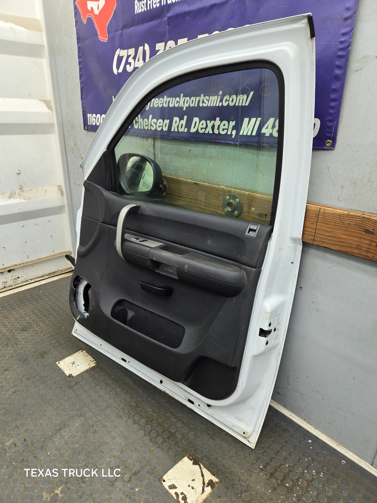 2007-2013 Chevrolet Silverado / GMC Sierra 1500 2500 3500 HD RH Front Passenger Side Door