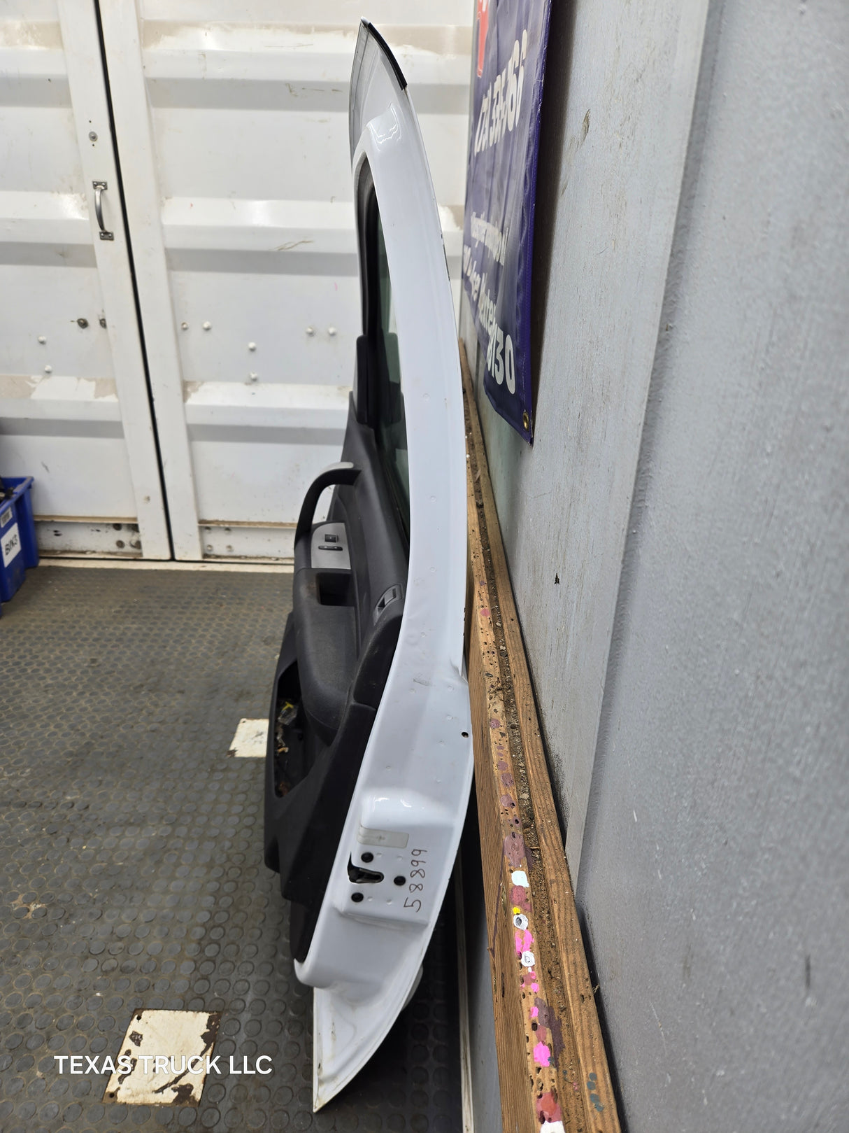 2007-2013 Chevrolet Silverado / GMC Sierra 1500 2500 3500 HD RH Front Passenger Side Door