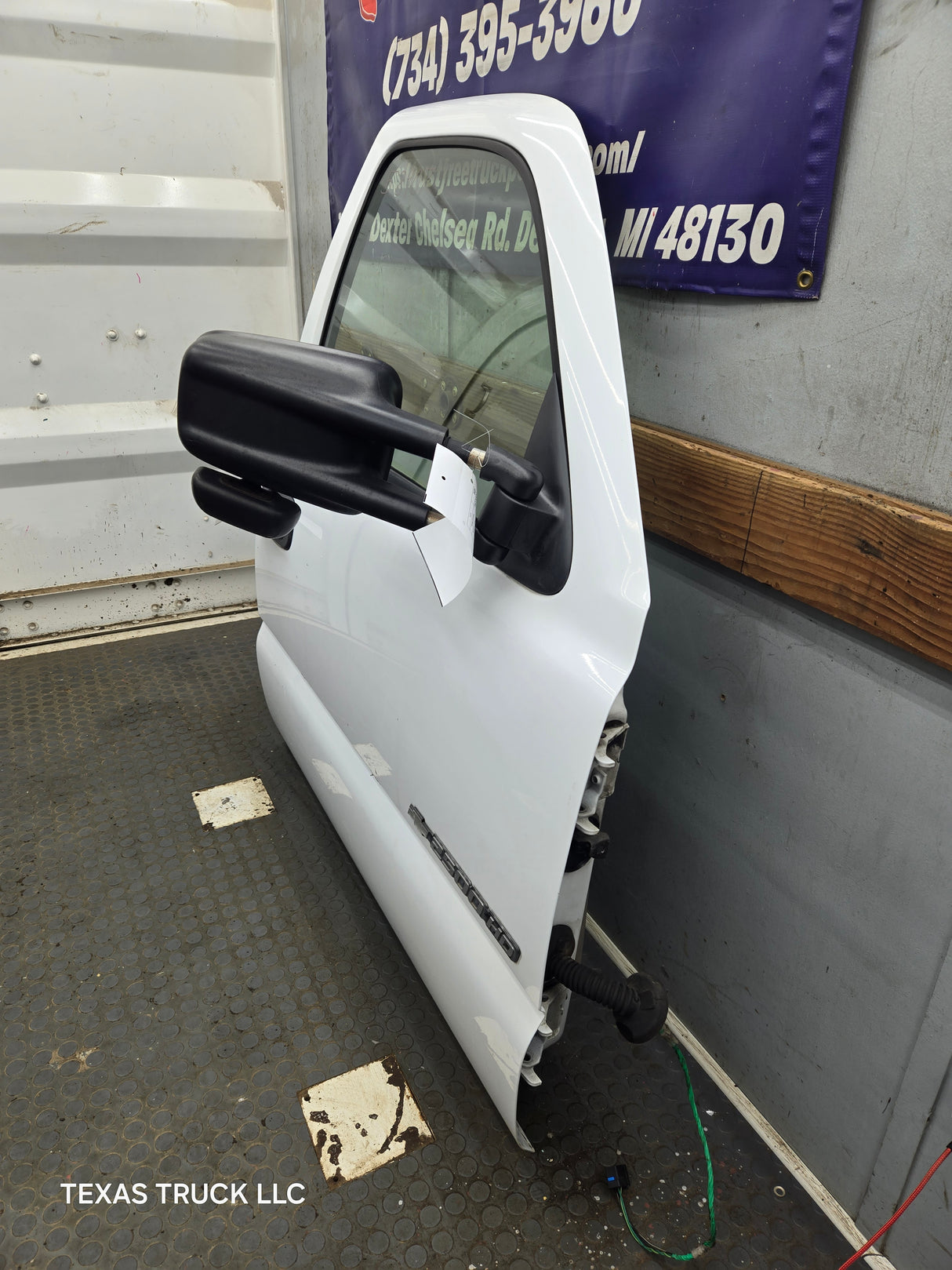 1999-2006 Chevrolet Silverado / GMC Sierra 1500 2500 3500 HD Front Passenger side Door RH