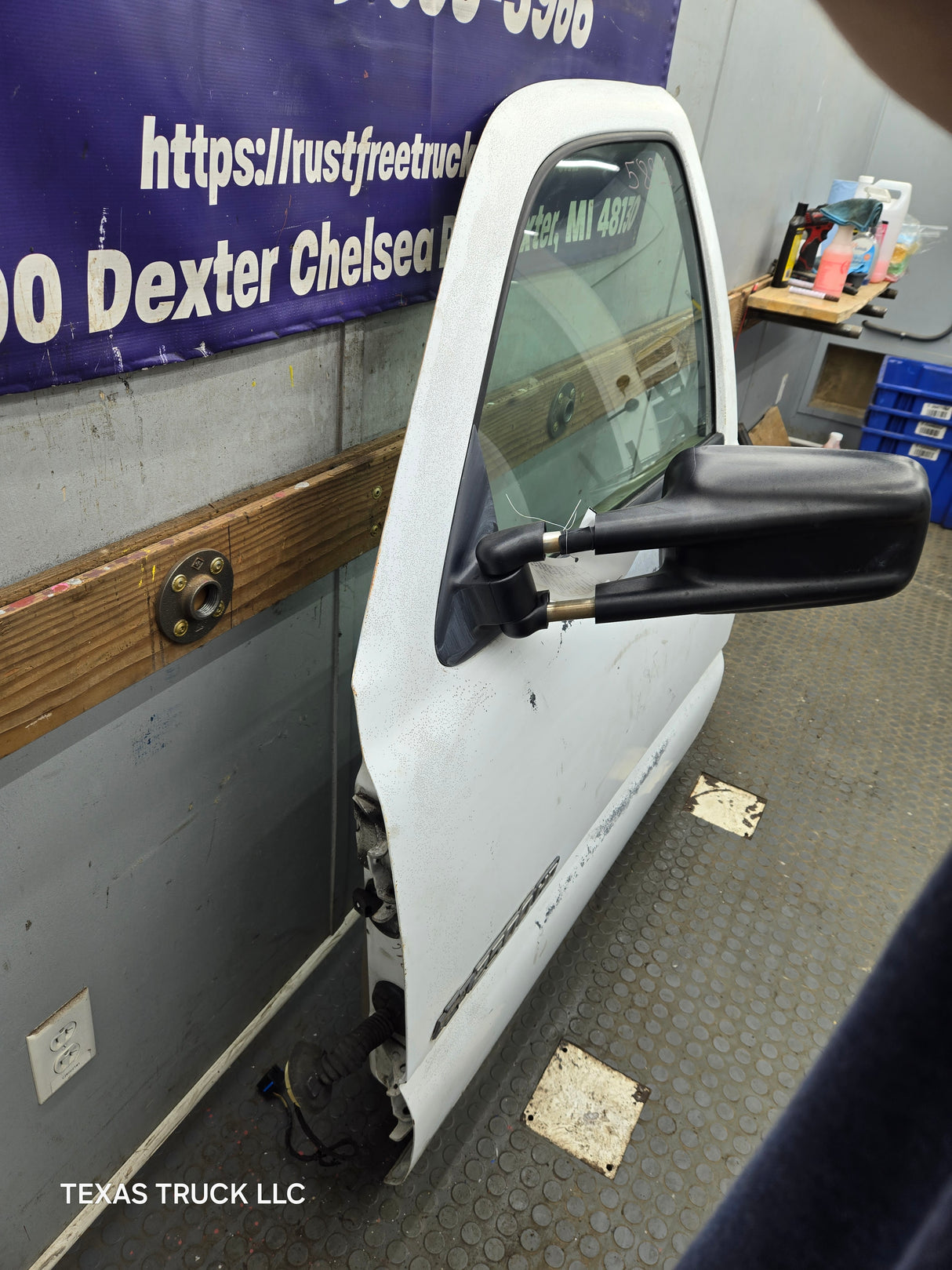1999-2006 Chevrolet Silverado / GMC Sierra 1500 2500 3500 HD Front Driver Side Door LH