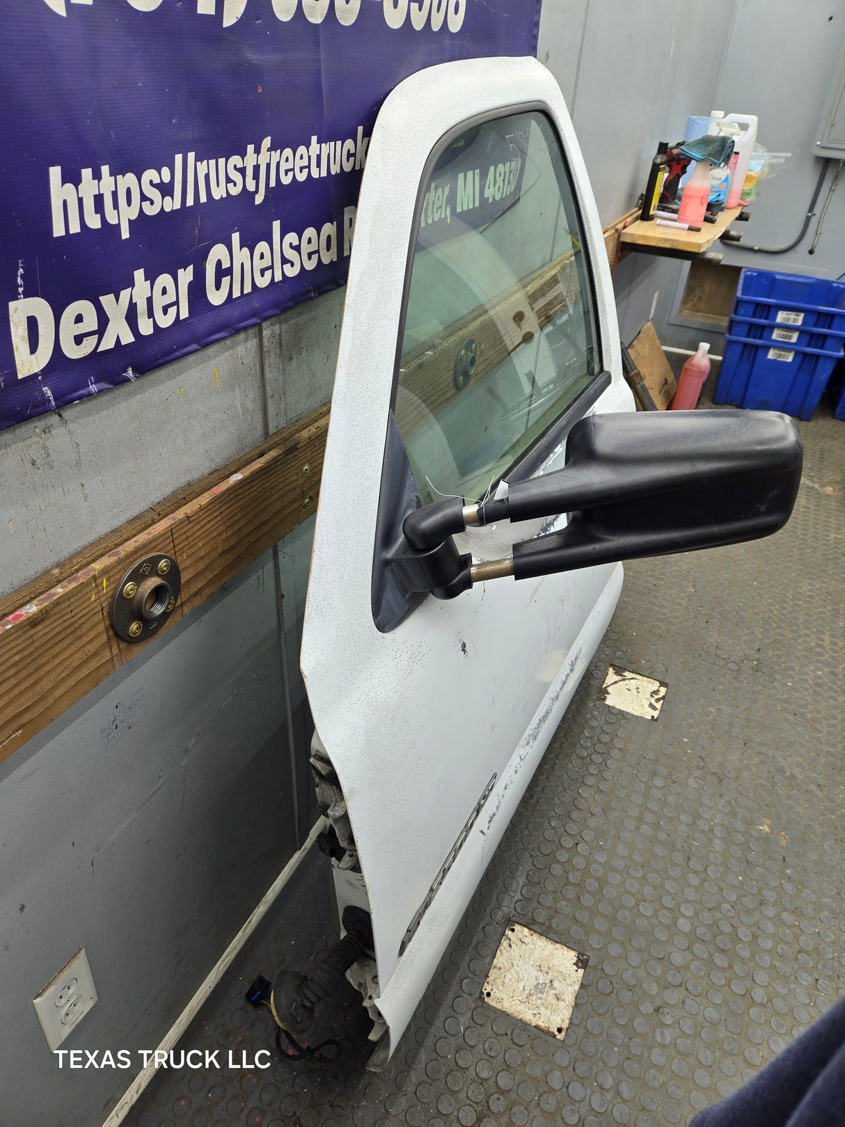 1999-2006 Chevrolet Silverado / GMC Sierra 1500 2500 3500 HD Front Driver Side Door LH