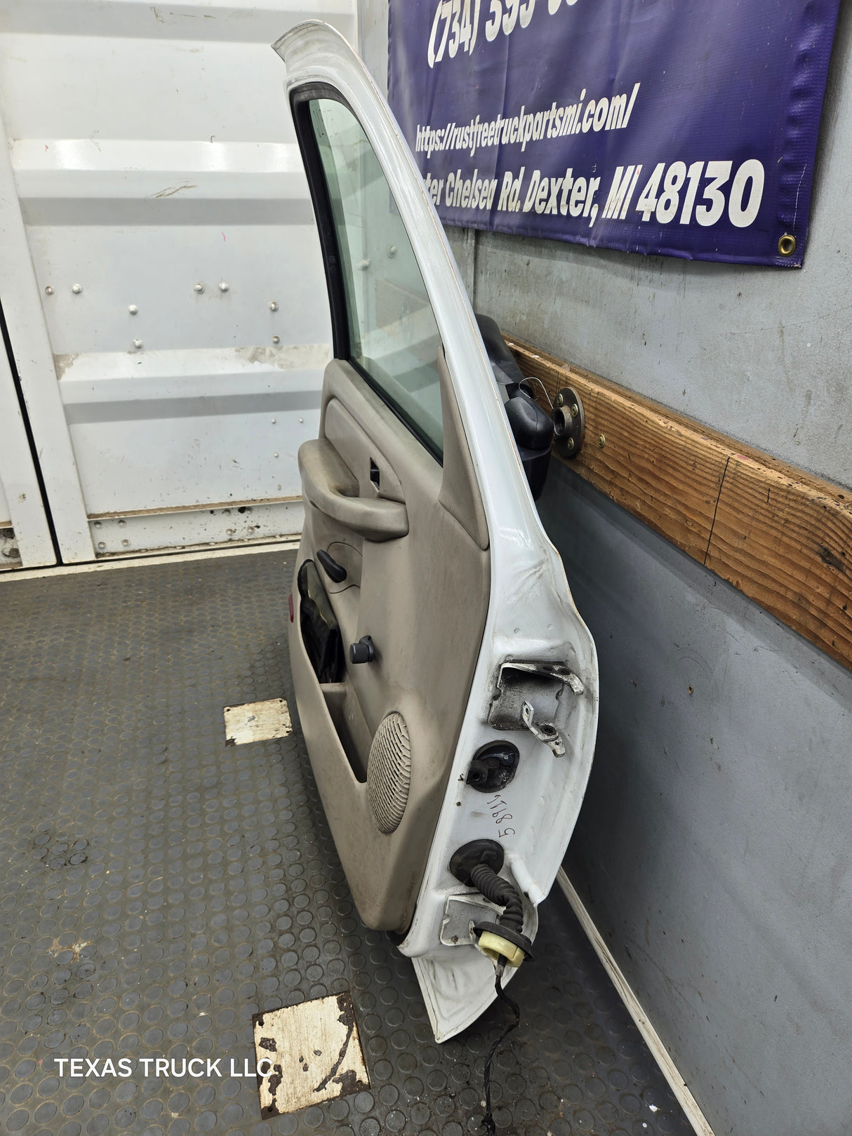 1999-2006 Chevrolet Silverado / GMC Sierra 1500 2500 3500 HD Front Driver Side Door LH