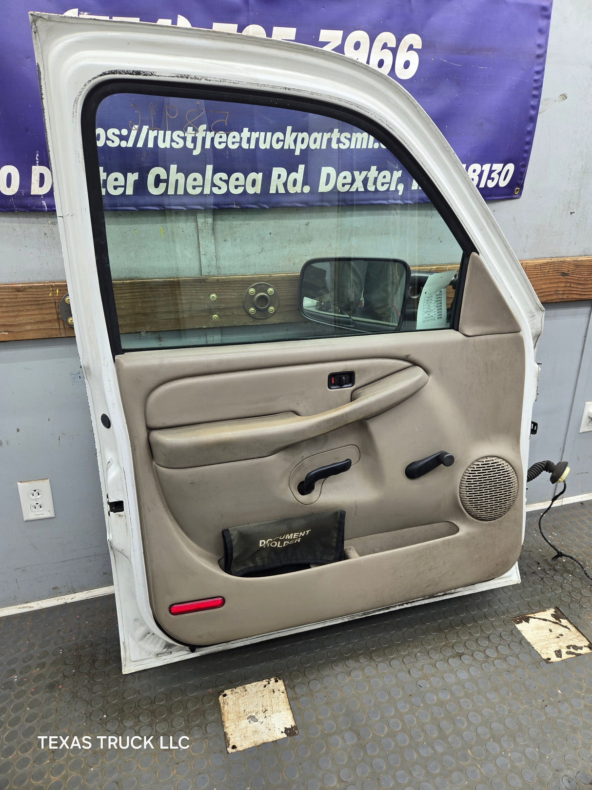 1999-2006 Chevrolet Silverado / GMC Sierra 1500 2500 3500 HD Front Driver Side Door LH