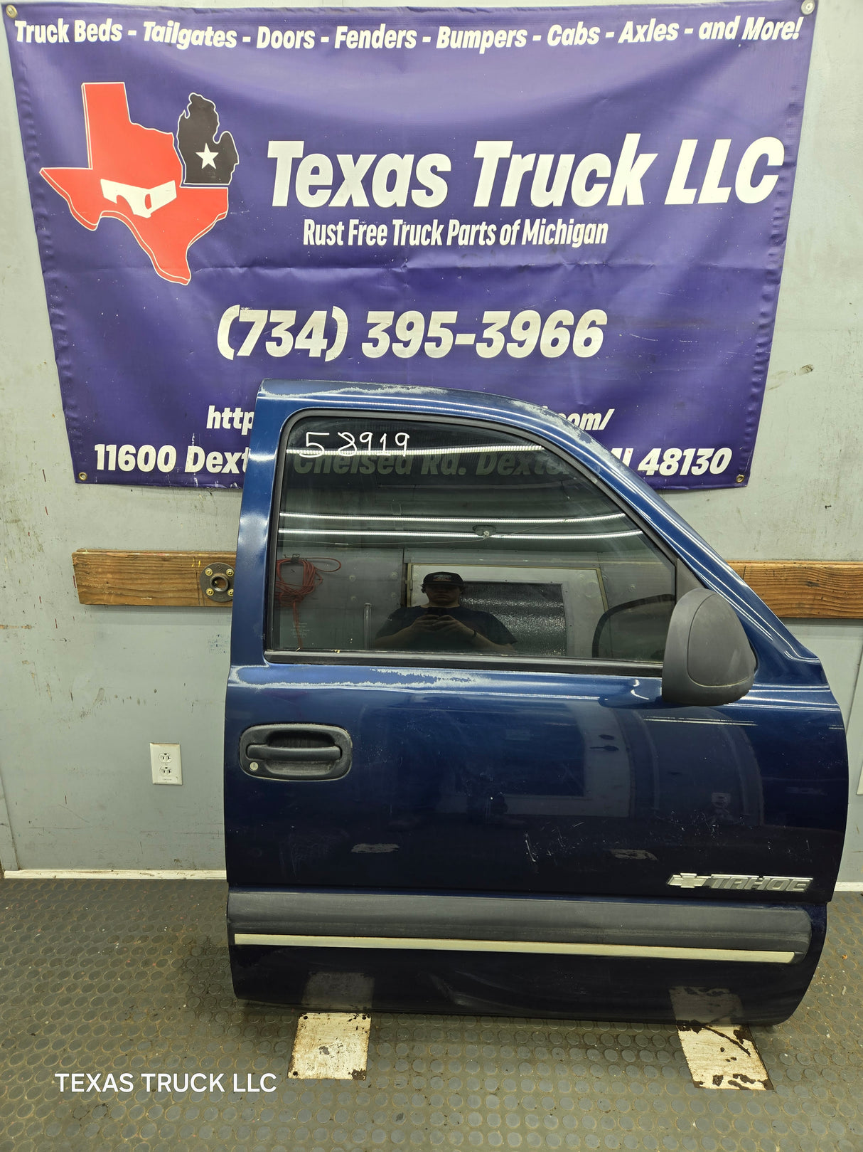1999-2006 Chevrolet Silverado / GMC Sierra 1500 2500 3500 HD Front Passenger Side Door RH