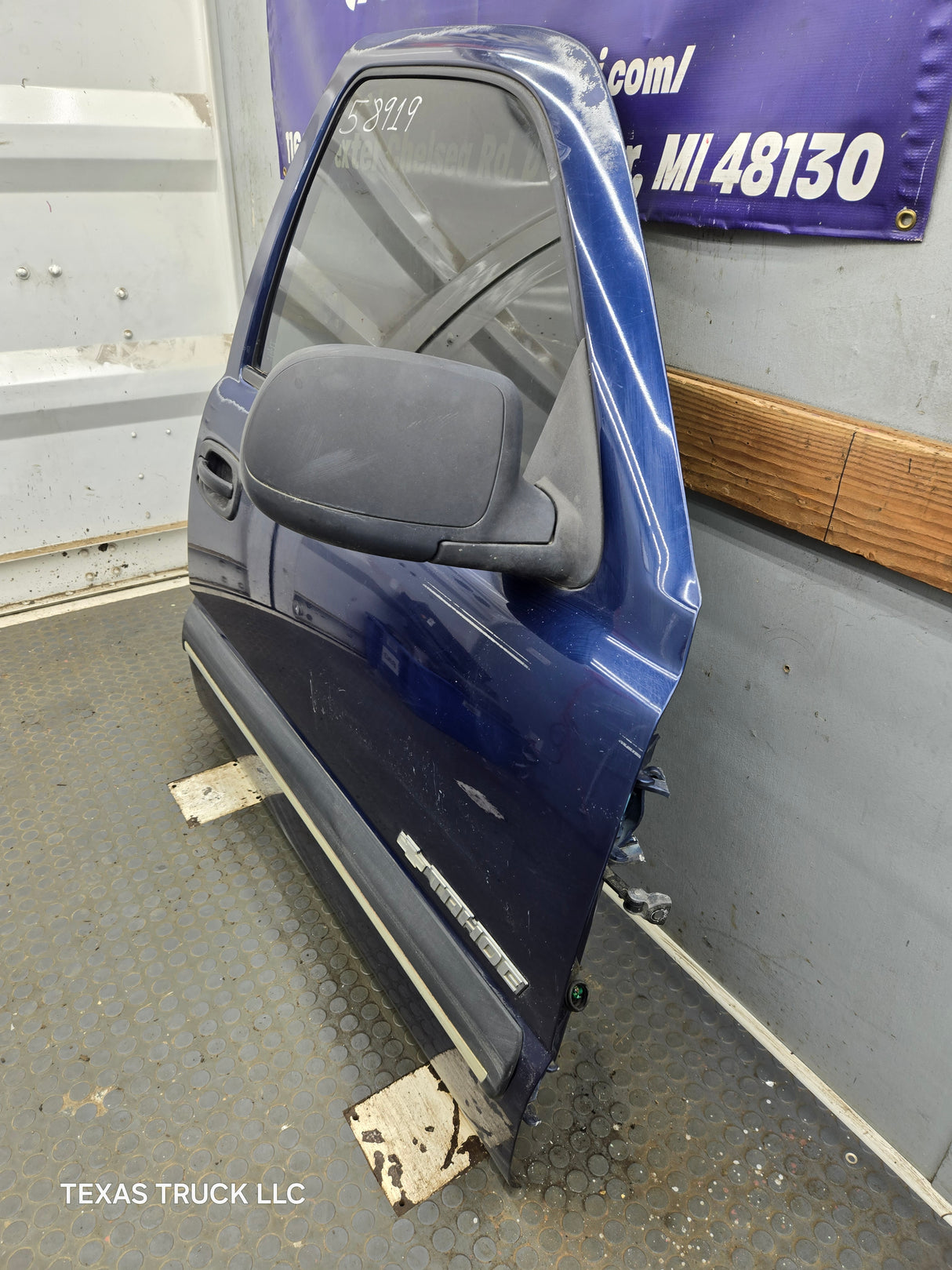 1999-2006 Chevrolet Silverado / GMC Sierra 1500 2500 3500 HD Front Passenger Side Door RH