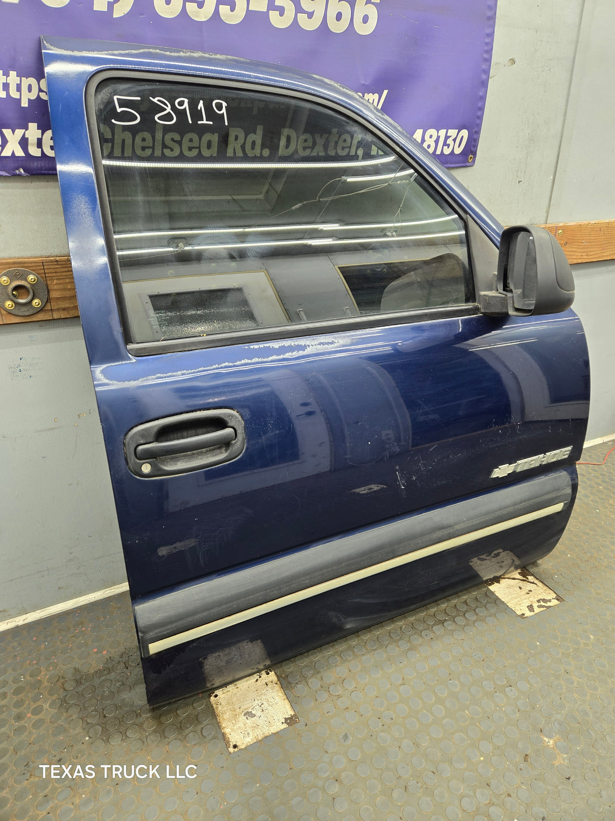 1999-2006 Chevrolet Silverado / GMC Sierra 1500 2500 3500 HD Front Passenger Side Door RH