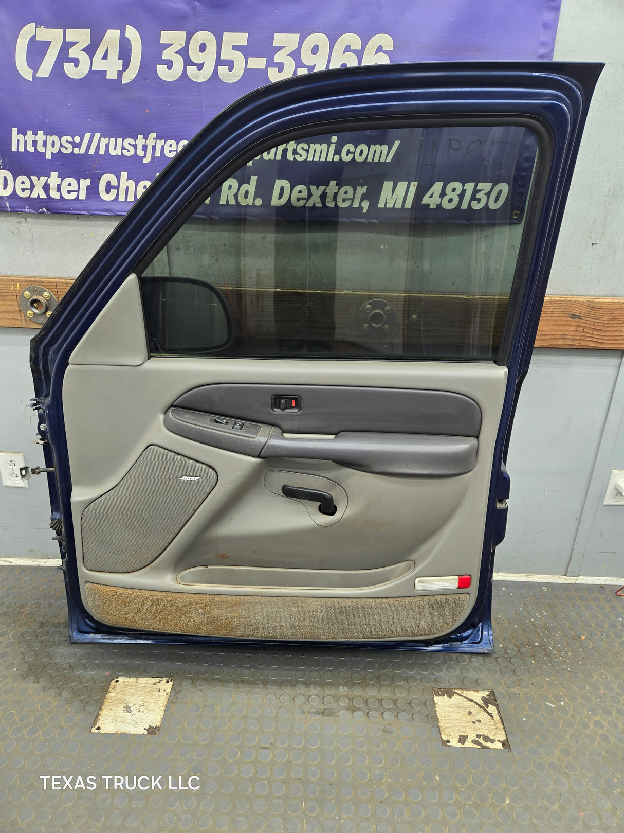 1999-2006 Chevrolet Silverado / GMC Sierra 1500 2500 3500 HD Front Passenger Side Door RH