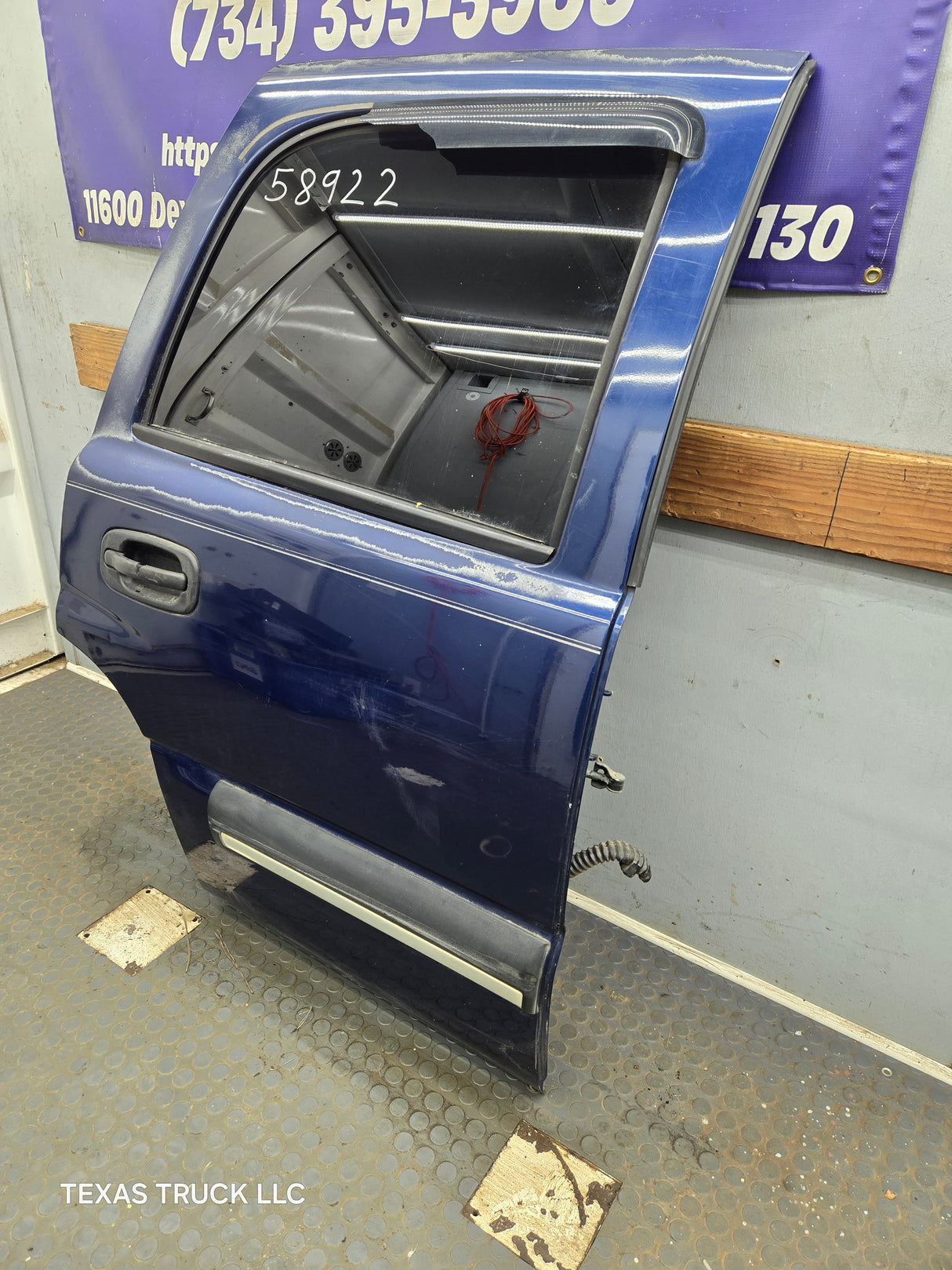 2001-2006 Chevrolet Tahoe / GMC Yukon 1500 2500HD Rear Passenger side rear door RH