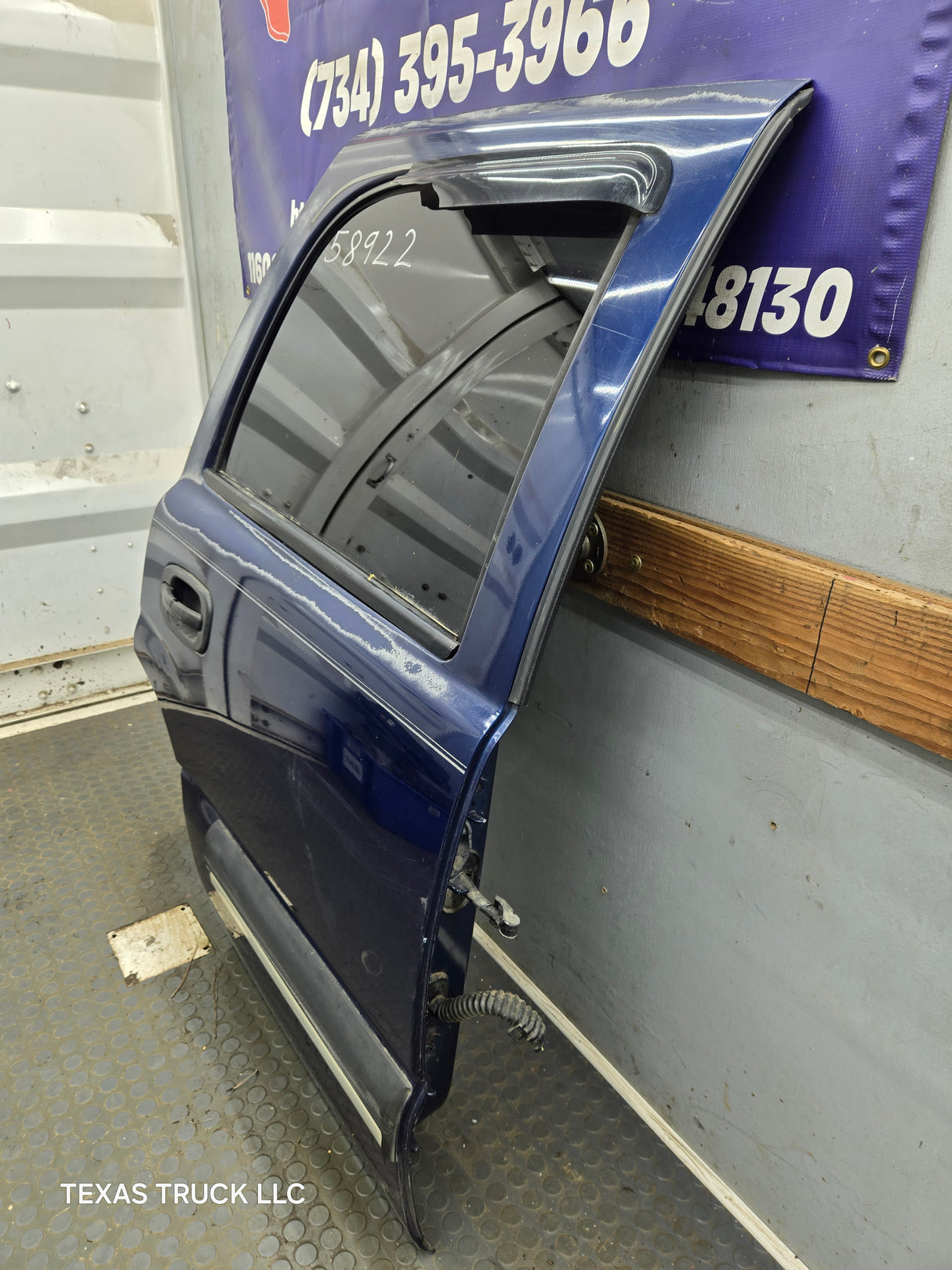 2001-2006 Chevrolet Tahoe / GMC Yukon 1500 2500HD Rear Passenger side rear door RH