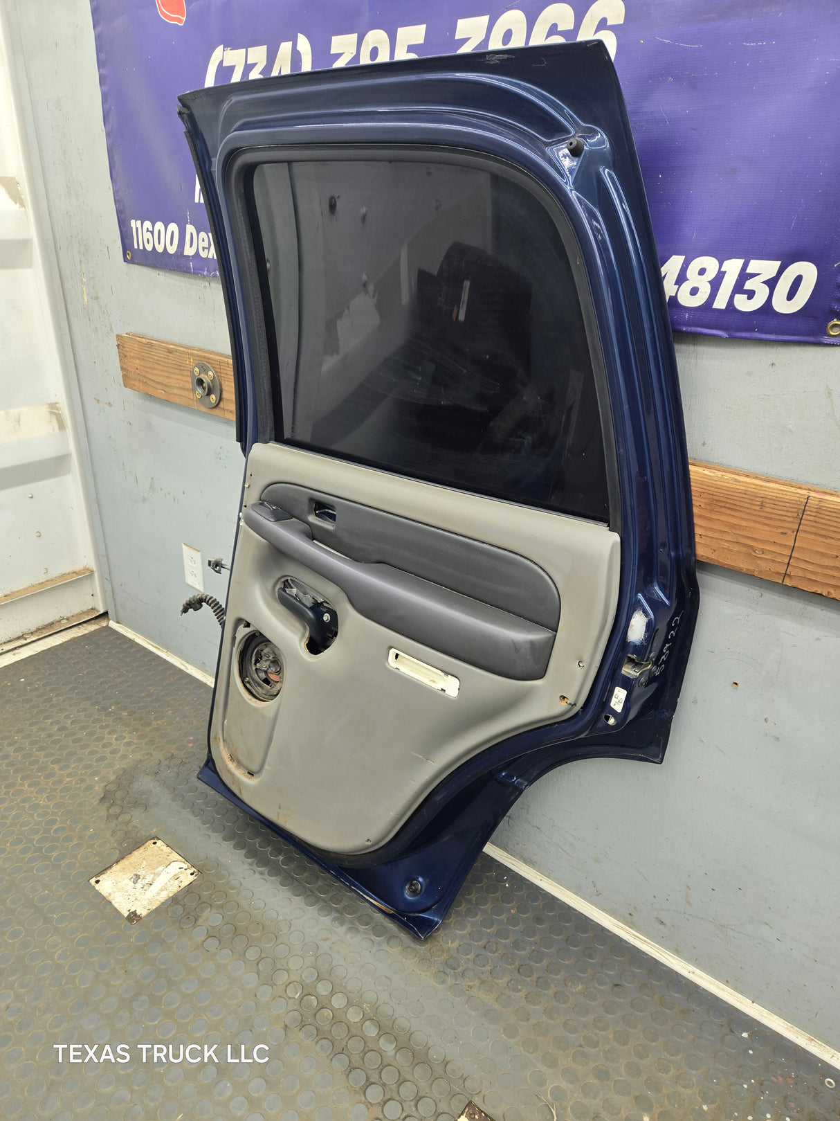 2001-2006 Chevrolet Tahoe / GMC Yukon 1500 2500HD Rear Passenger side rear door RH