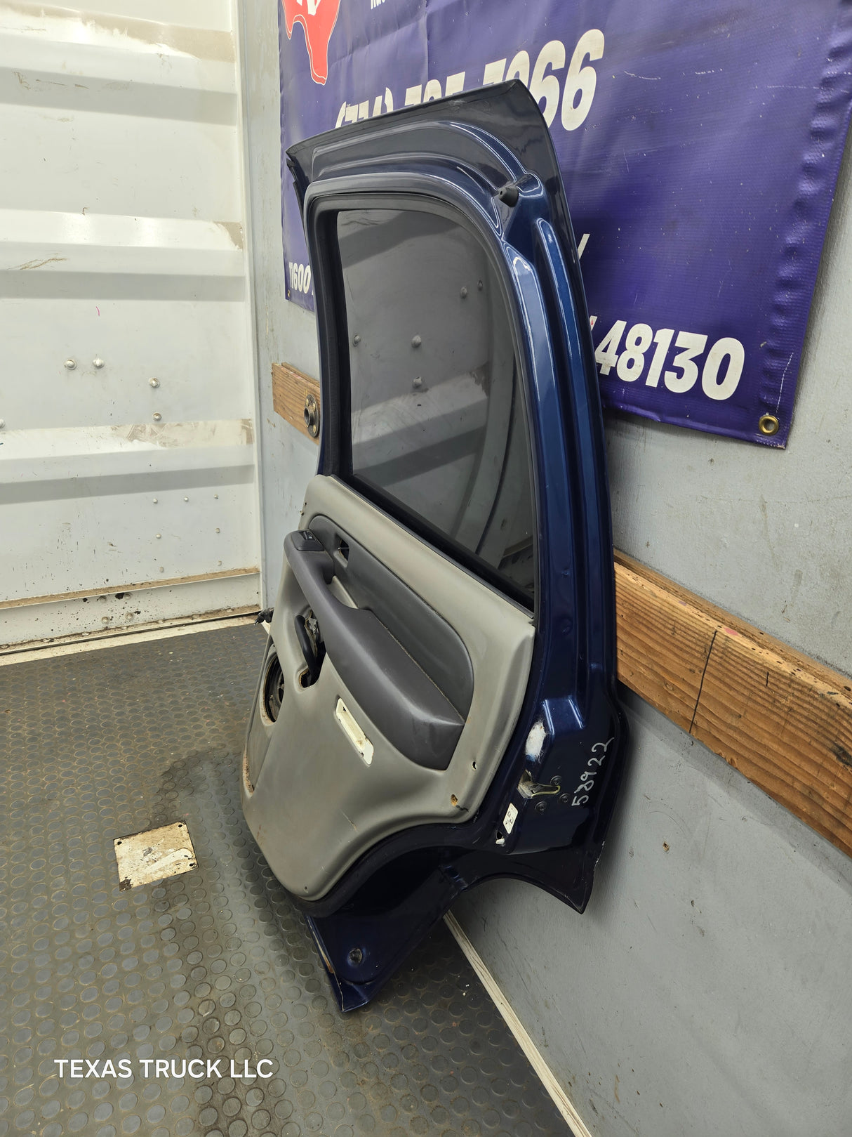 2001-2006 Chevrolet Tahoe / GMC Yukon 1500 2500HD Rear Passenger side rear door RH