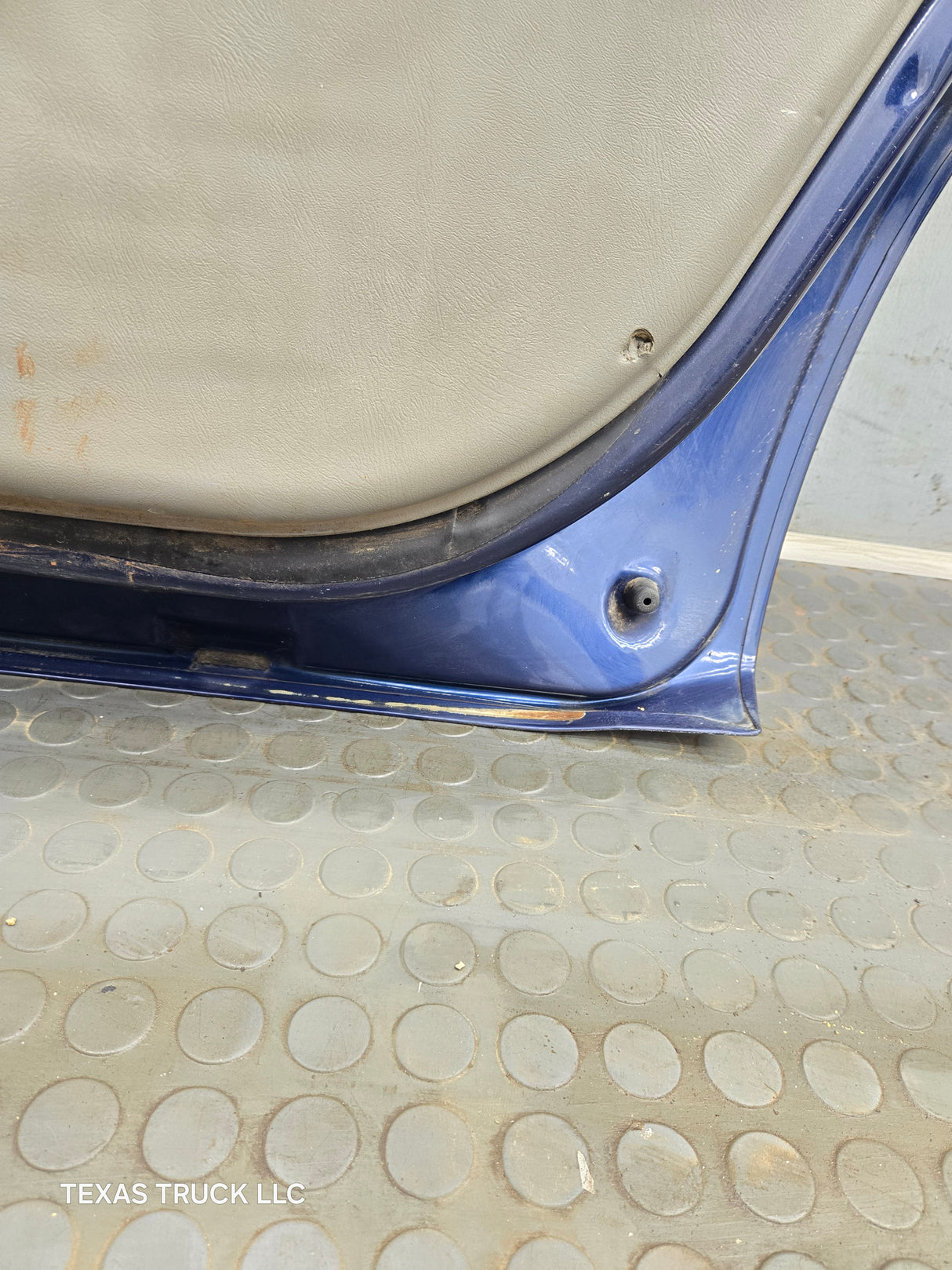 2001-2006 Chevrolet Tahoe / GMC Yukon 1500 2500HD Rear Passenger side rear door RH