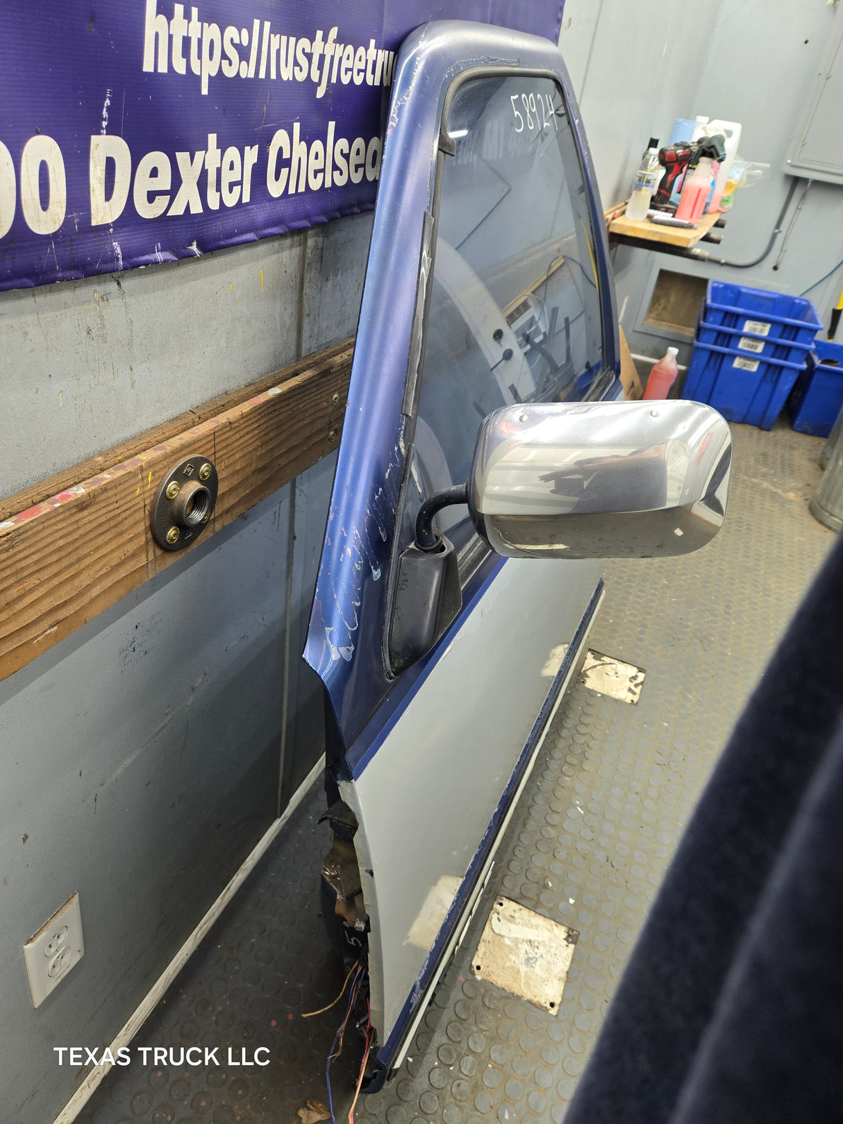 1988-2000 Chevrolet Silverado Suburban GMC Sierra LH Front Driver Side Door