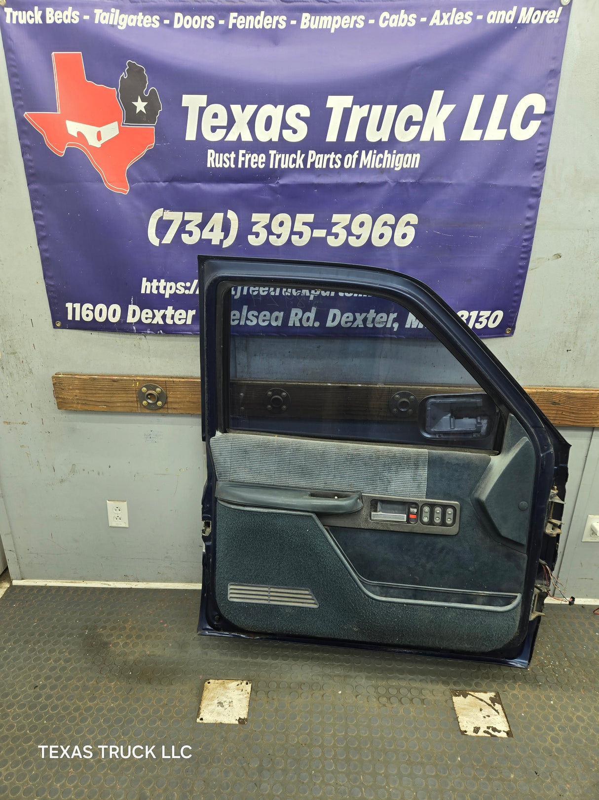 1988-2000 Chevrolet Silverado Suburban GMC Sierra LH Front Driver Side Door