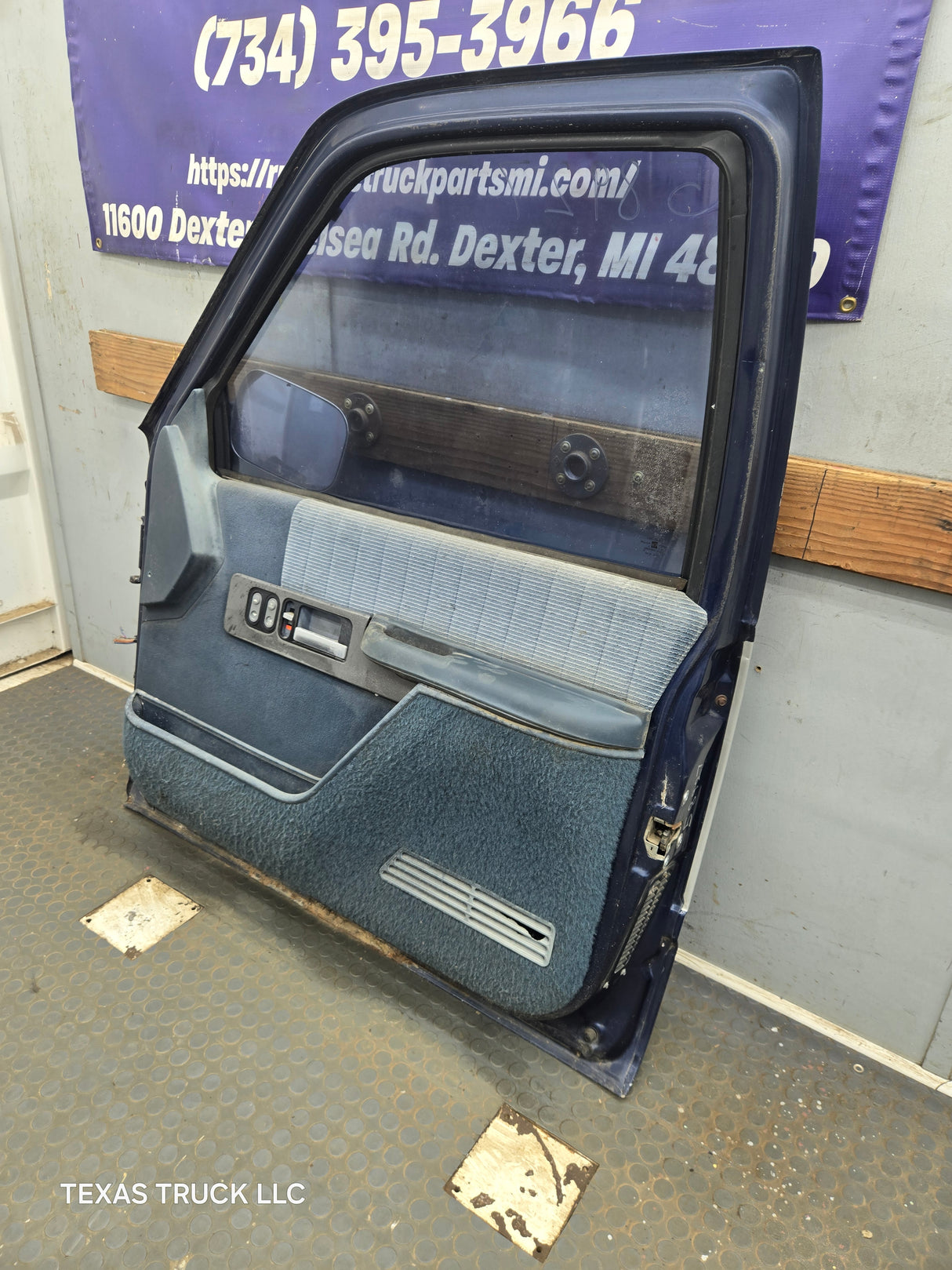1988-2000 Chevrolet Silverado Suburban GMC Sierra RH Front Passenger Door