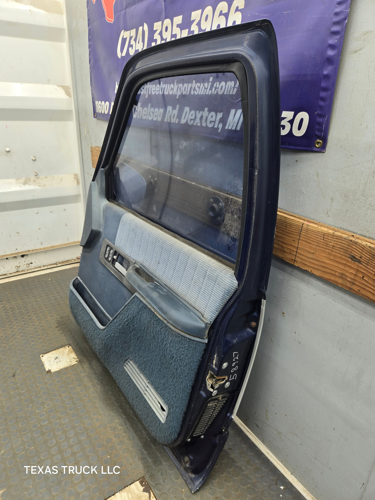 1988-2000 Chevrolet Silverado Suburban GMC Sierra RH Front Passenger Door