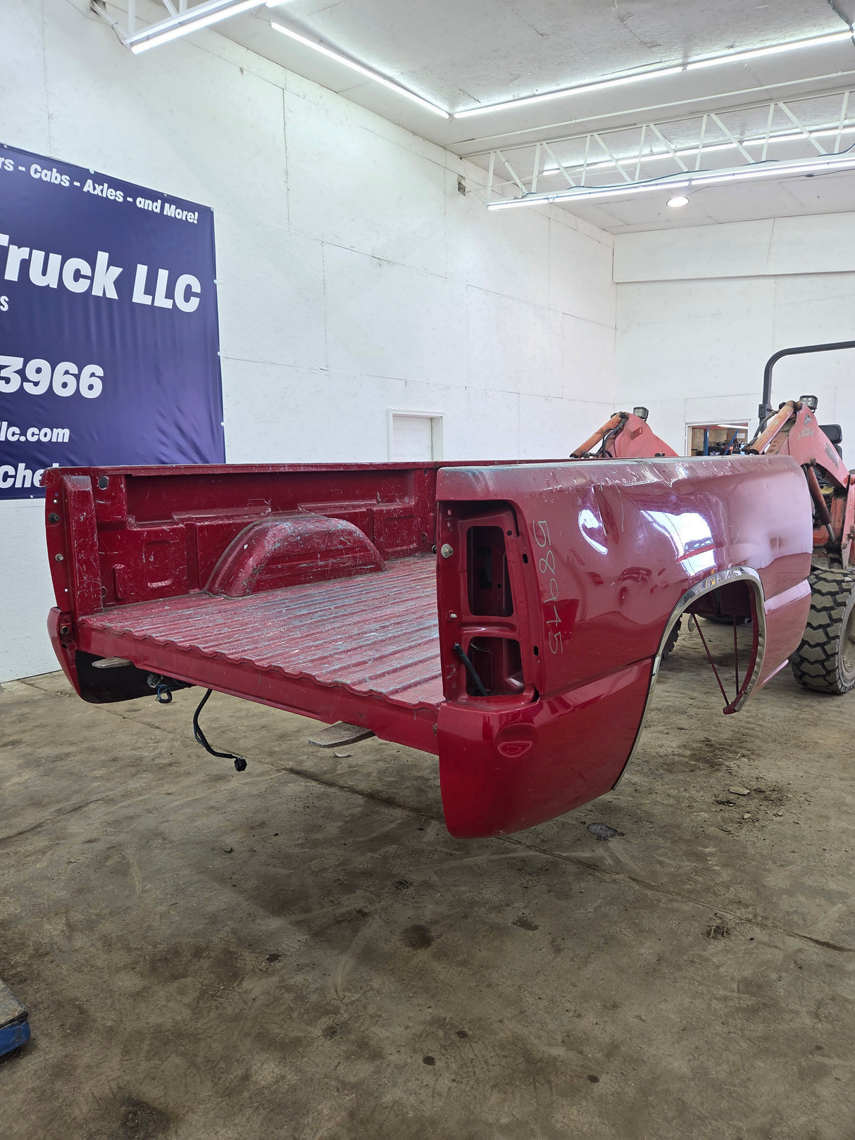 1999-2007 Chevrolet Silverado / GMC Sierra 1500 2500HD 3500HD 6' 6" Short Truck Bed