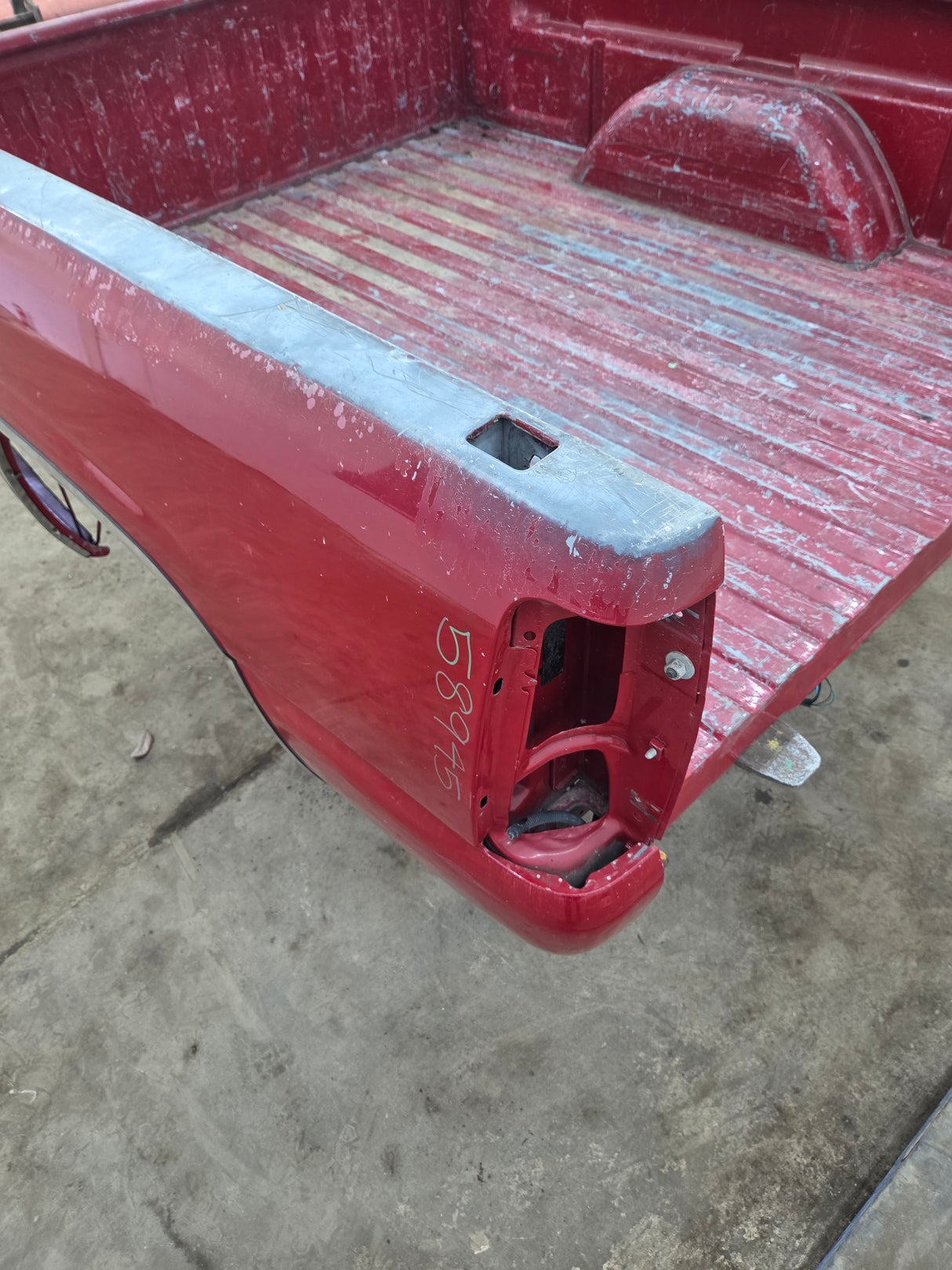 1999-2007 Chevrolet Silverado / GMC Sierra 1500 2500HD 3500HD 6' 6" Short Truck Bed