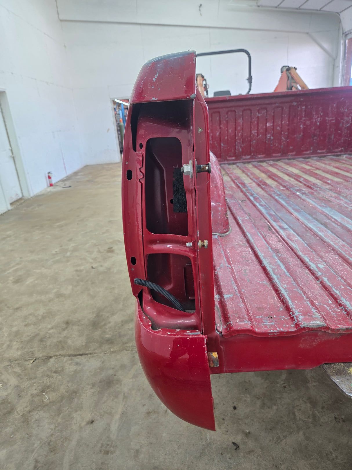 1999-2007 Chevrolet Silverado / GMC Sierra 1500 2500HD 3500HD 6' 6" Short Truck Bed