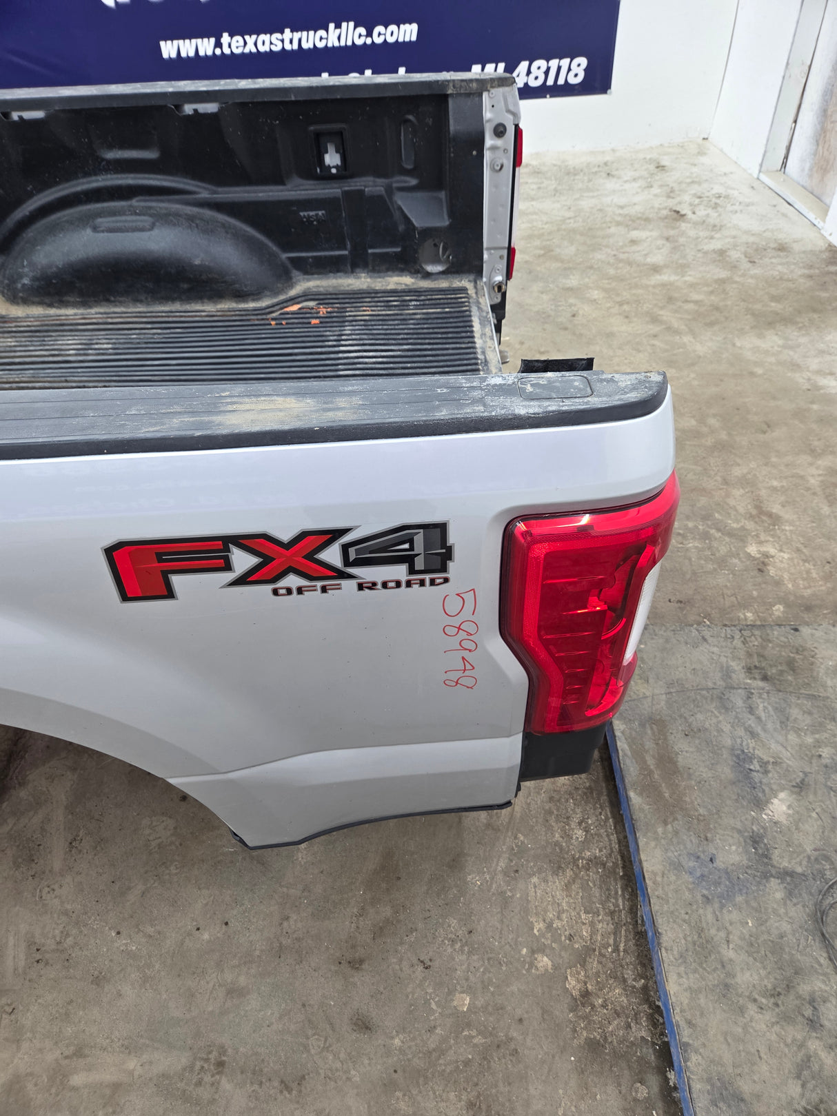 2017-2022 Ford F250 F350 Super Duty 6' 9" Short Truck Bed