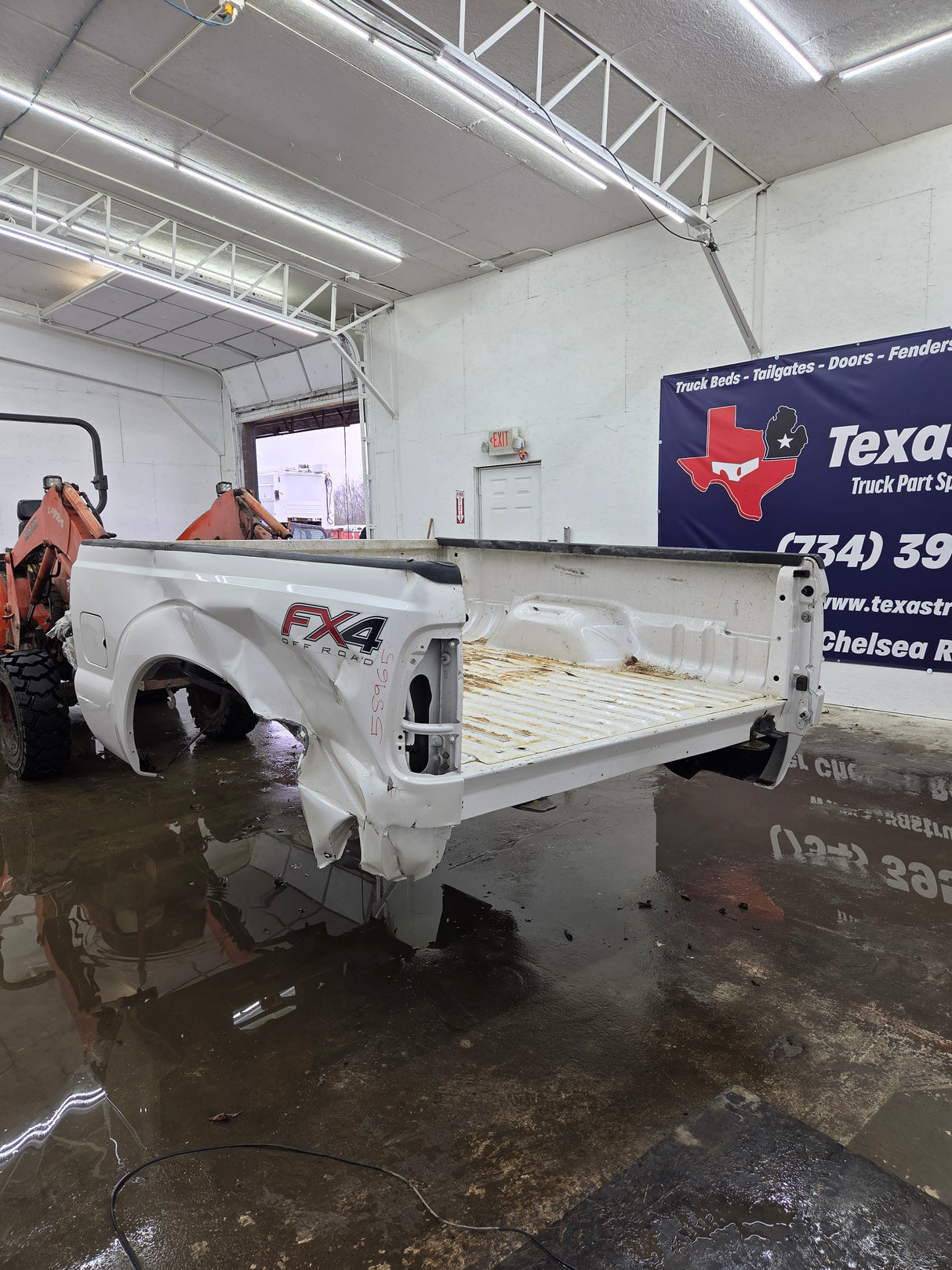 2011-2016 Ford F250 F350 Super Duty 6' 9" Short Truck Bed - Pearl white