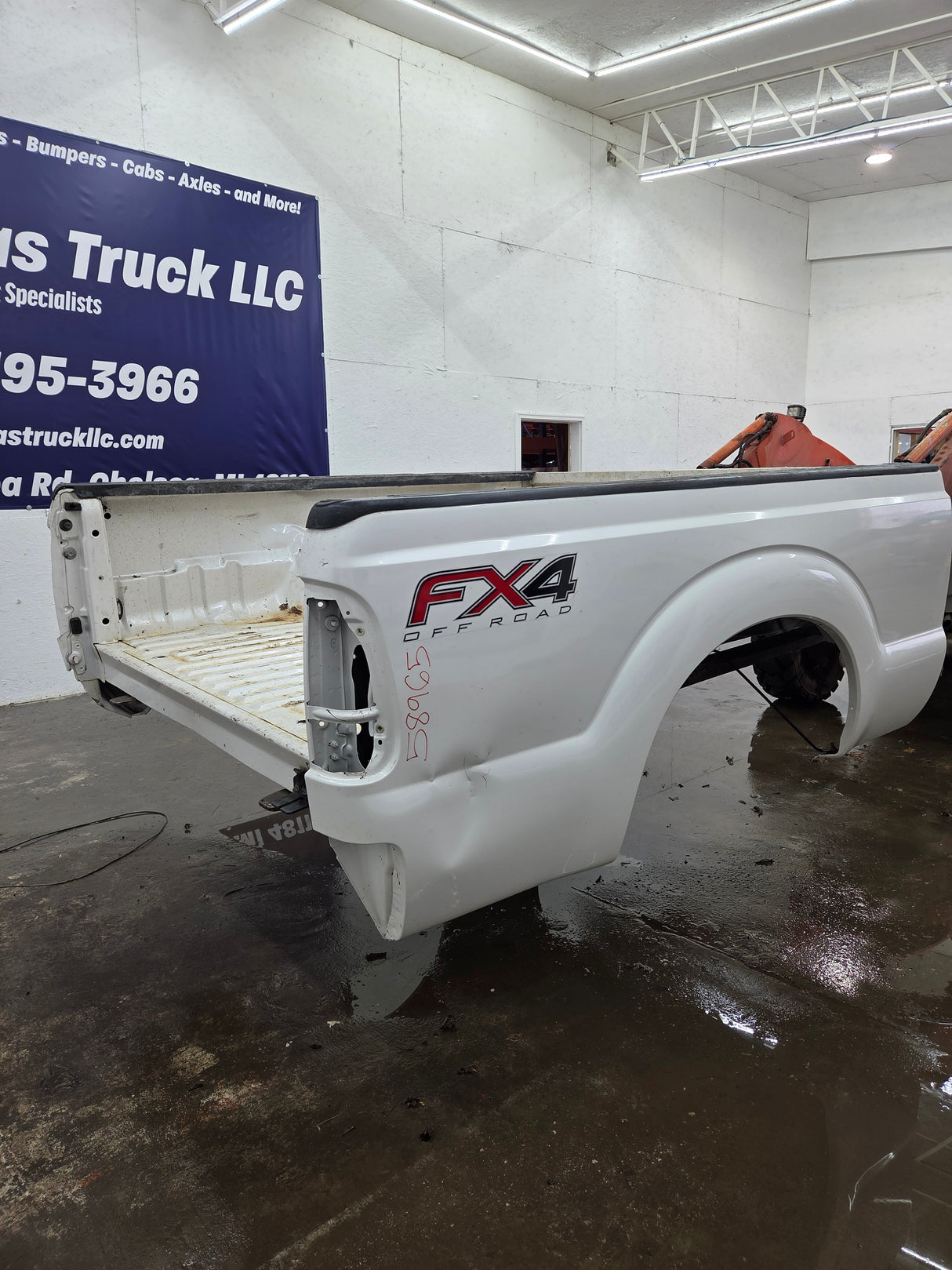 2011-2016 Ford F250 F350 Super Duty 6' 9" Short Truck Bed - Pearl white