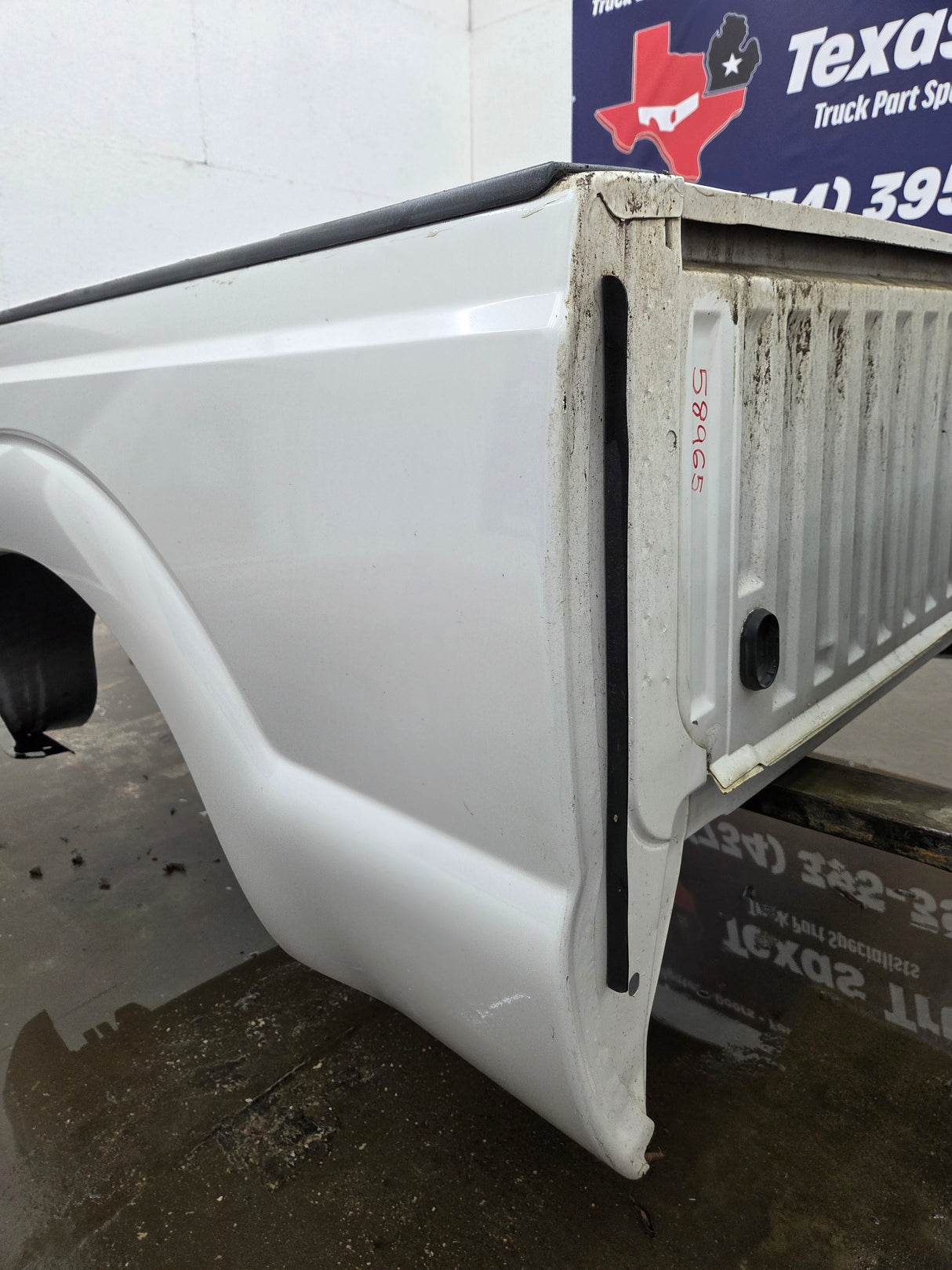 2011-2016 Ford F250 F350 Super Duty 6' 9" Short Truck Bed - Pearl white