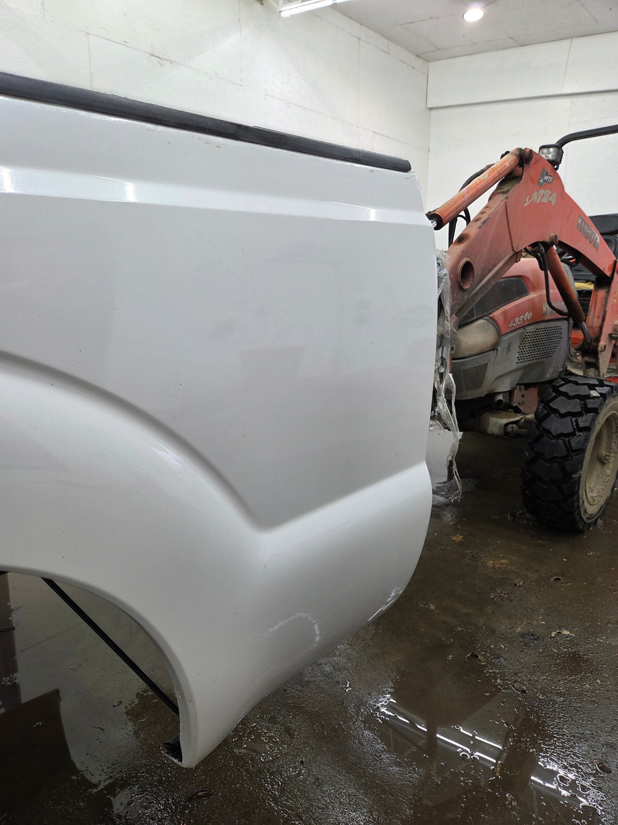 2011-2016 Ford F250 F350 Super Duty 6' 9" Short Truck Bed - Pearl white