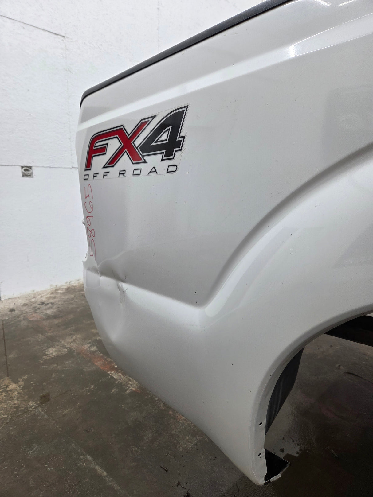 2011-2016 Ford F250 F350 Super Duty 6' 9" Short Truck Bed - Pearl white