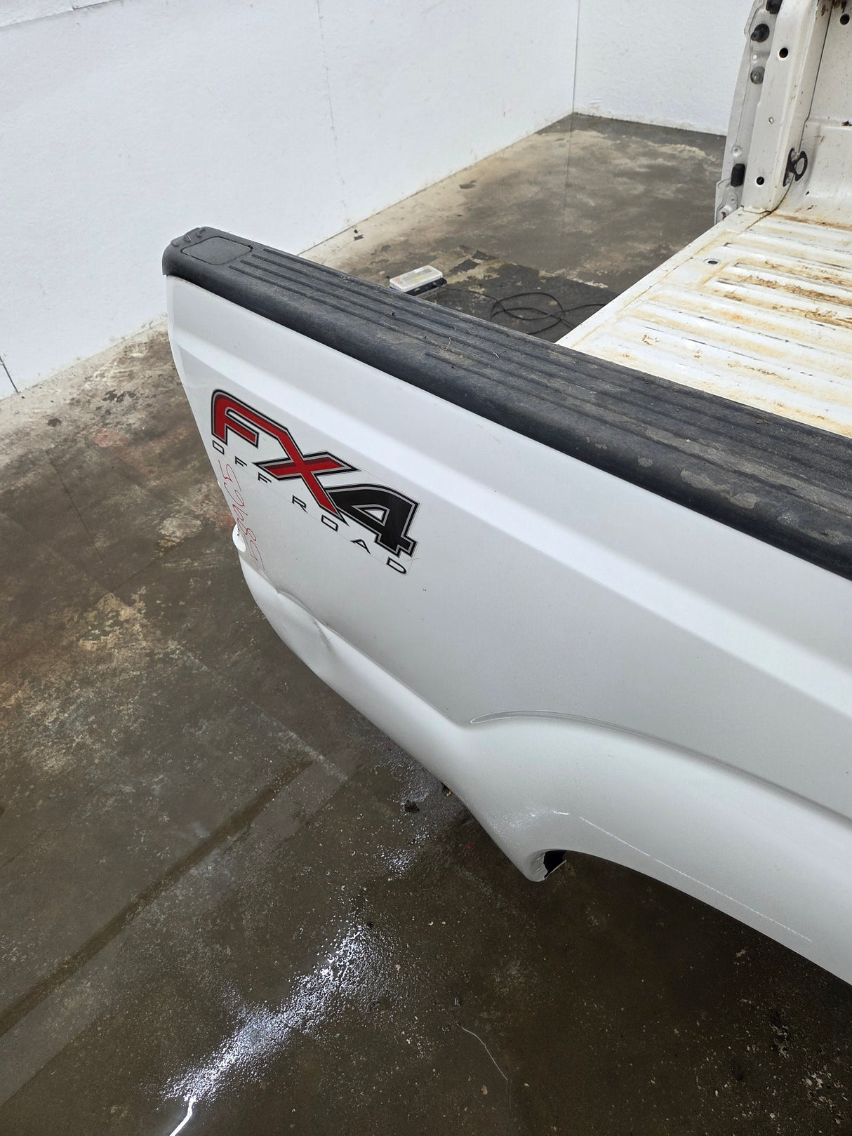 2011-2016 Ford F250 F350 Super Duty 6' 9" Short Truck Bed - Pearl white