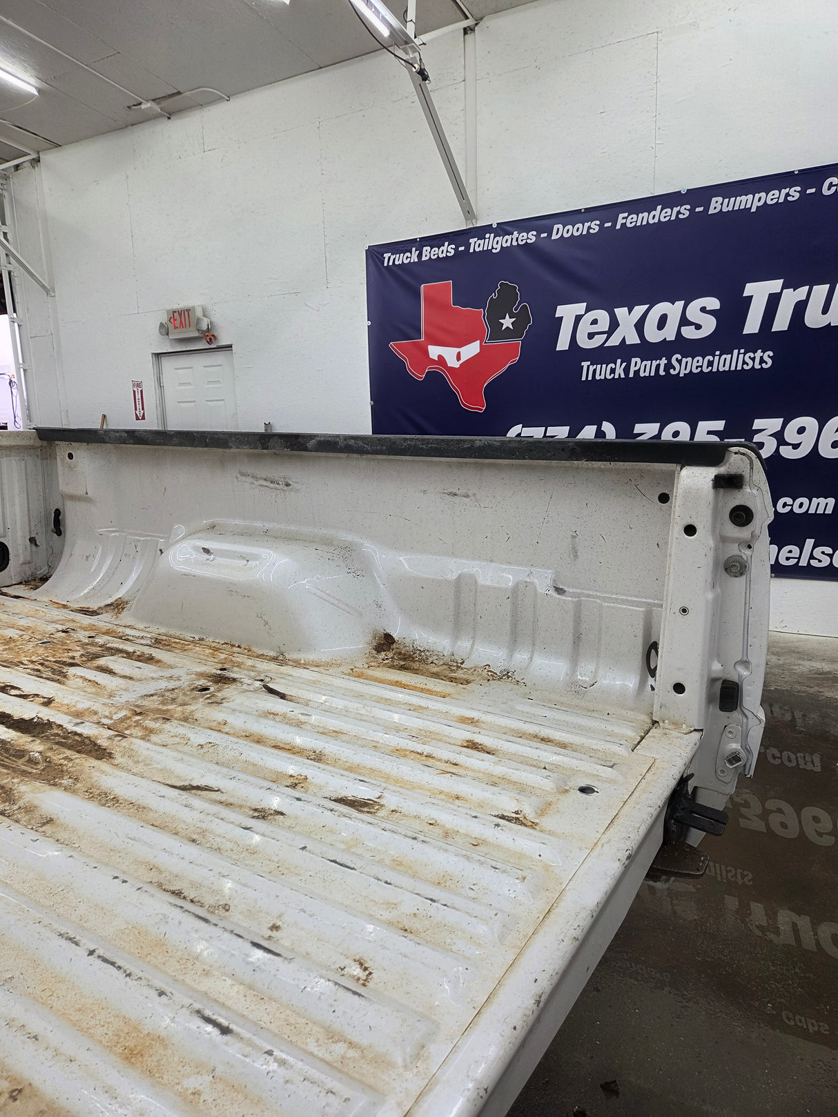 2011-2016 Ford F250 F350 Super Duty 6' 9" Short Truck Bed - Pearl white