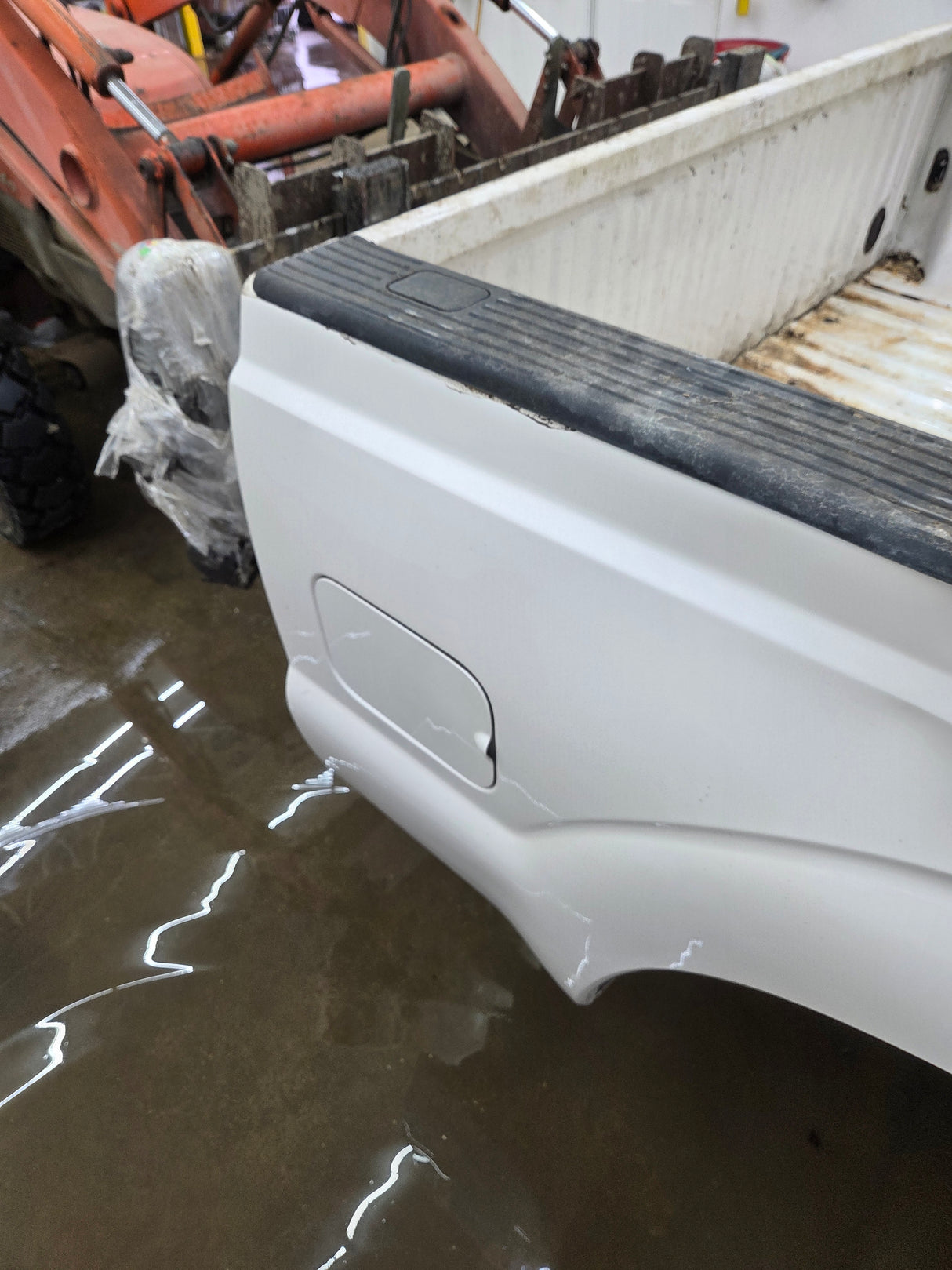 2011-2016 Ford F250 F350 Super Duty 6' 9" Short Truck Bed - Pearl white