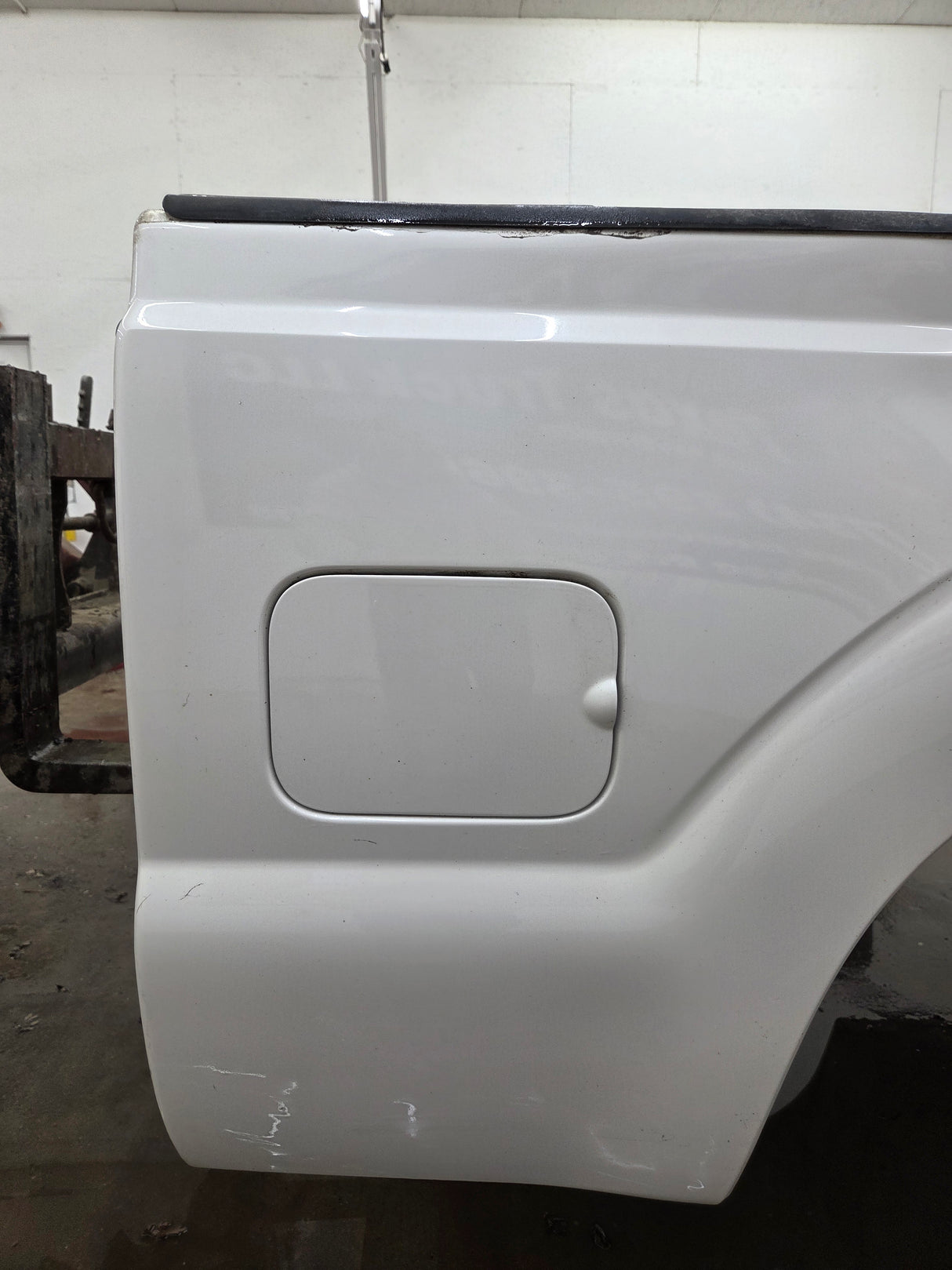 2011-2016 Ford F250 F350 Super Duty 6' 9" Short Truck Bed - Pearl white