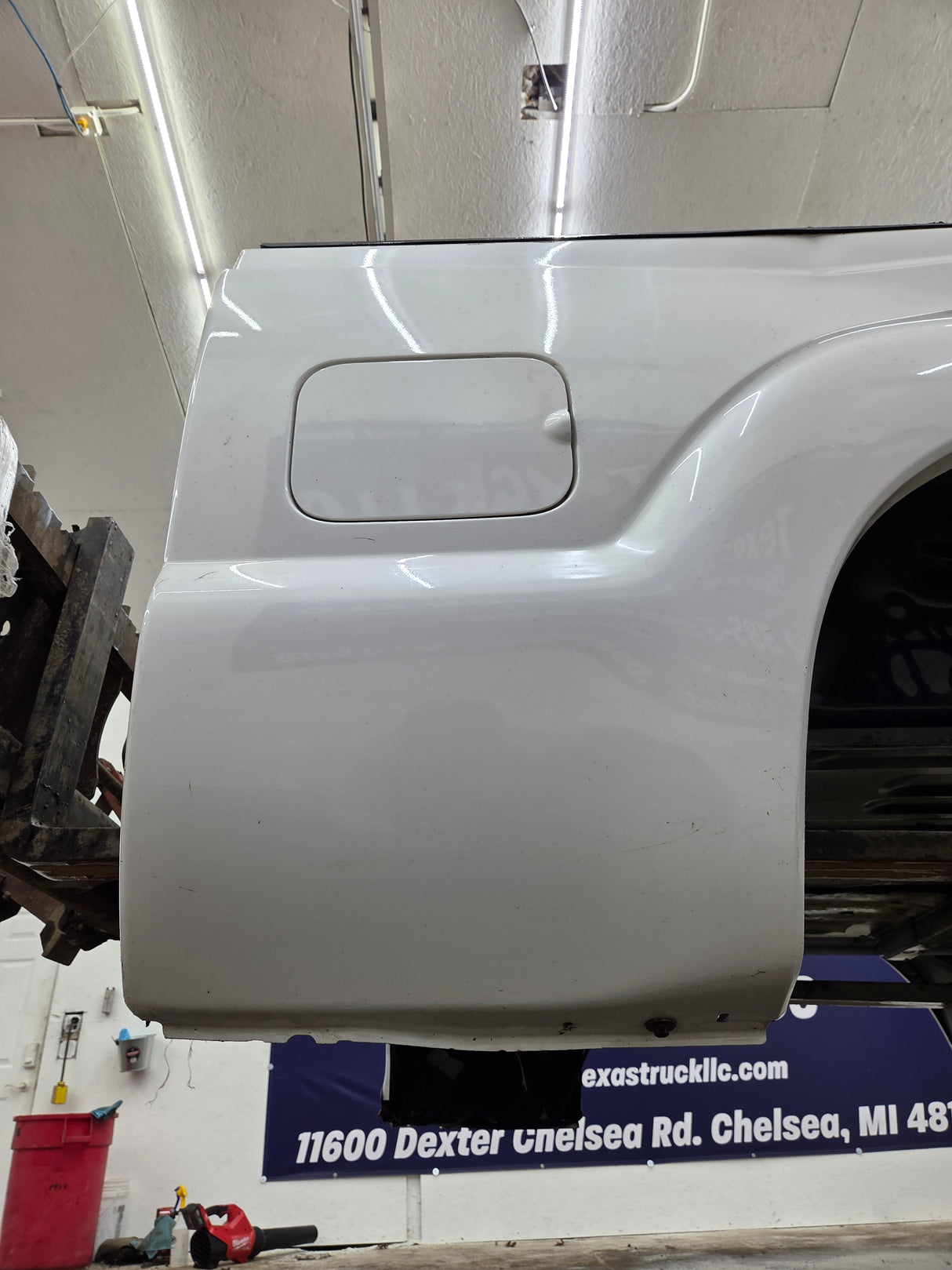 2011-2016 Ford F250 F350 Super Duty 6' 9" Short Truck Bed - Pearl white