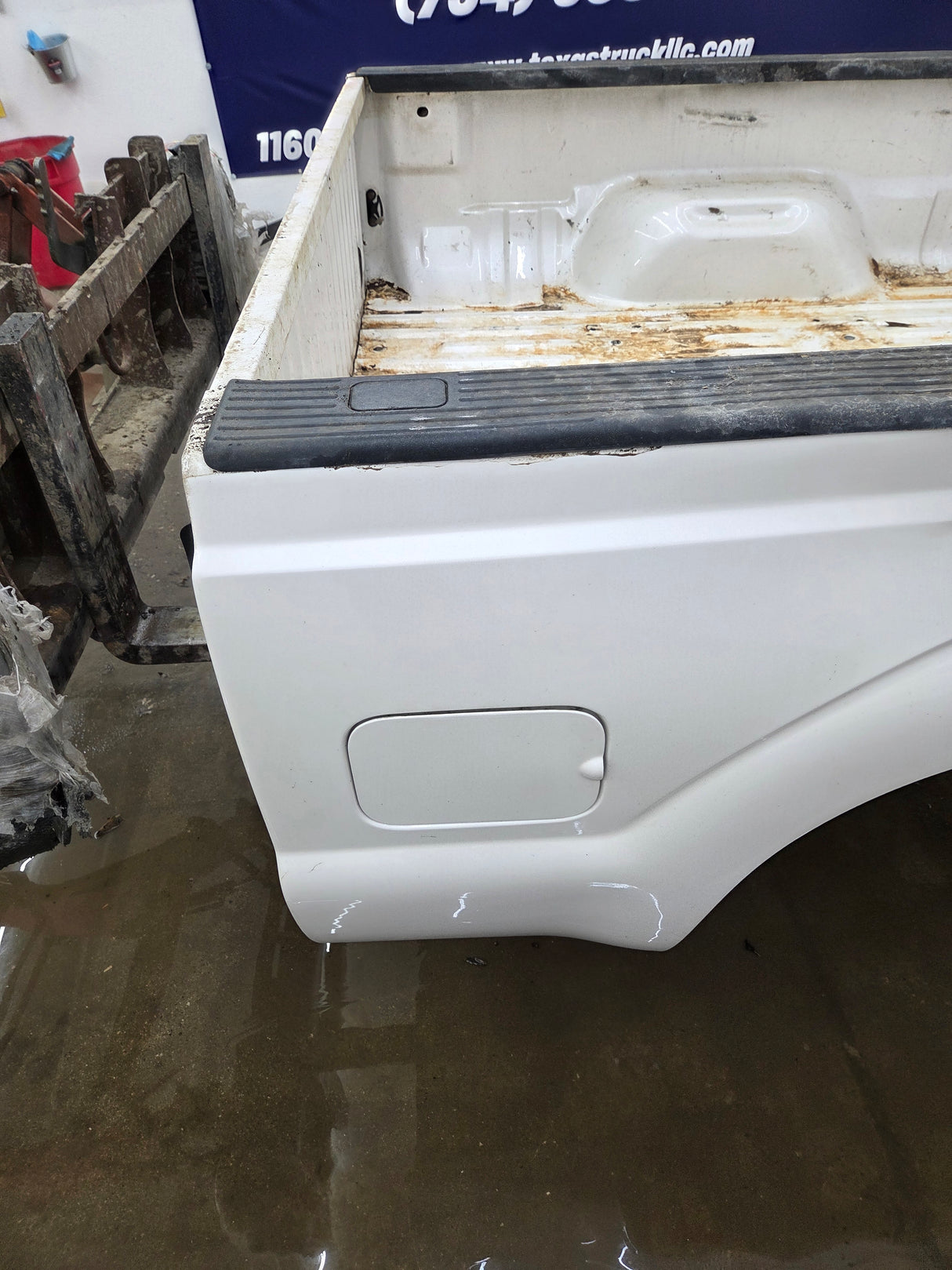 2011-2016 Ford F250 F350 Super Duty 6' 9" Short Truck Bed - Pearl white