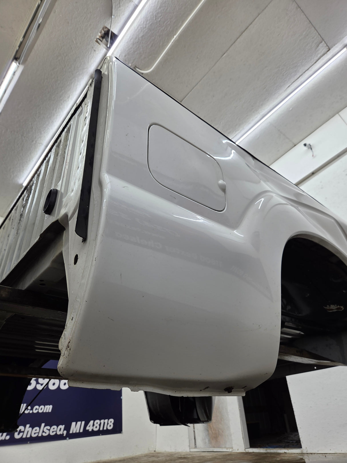 2011-2016 Ford F250 F350 Super Duty 6' 9" Short Truck Bed - Pearl white