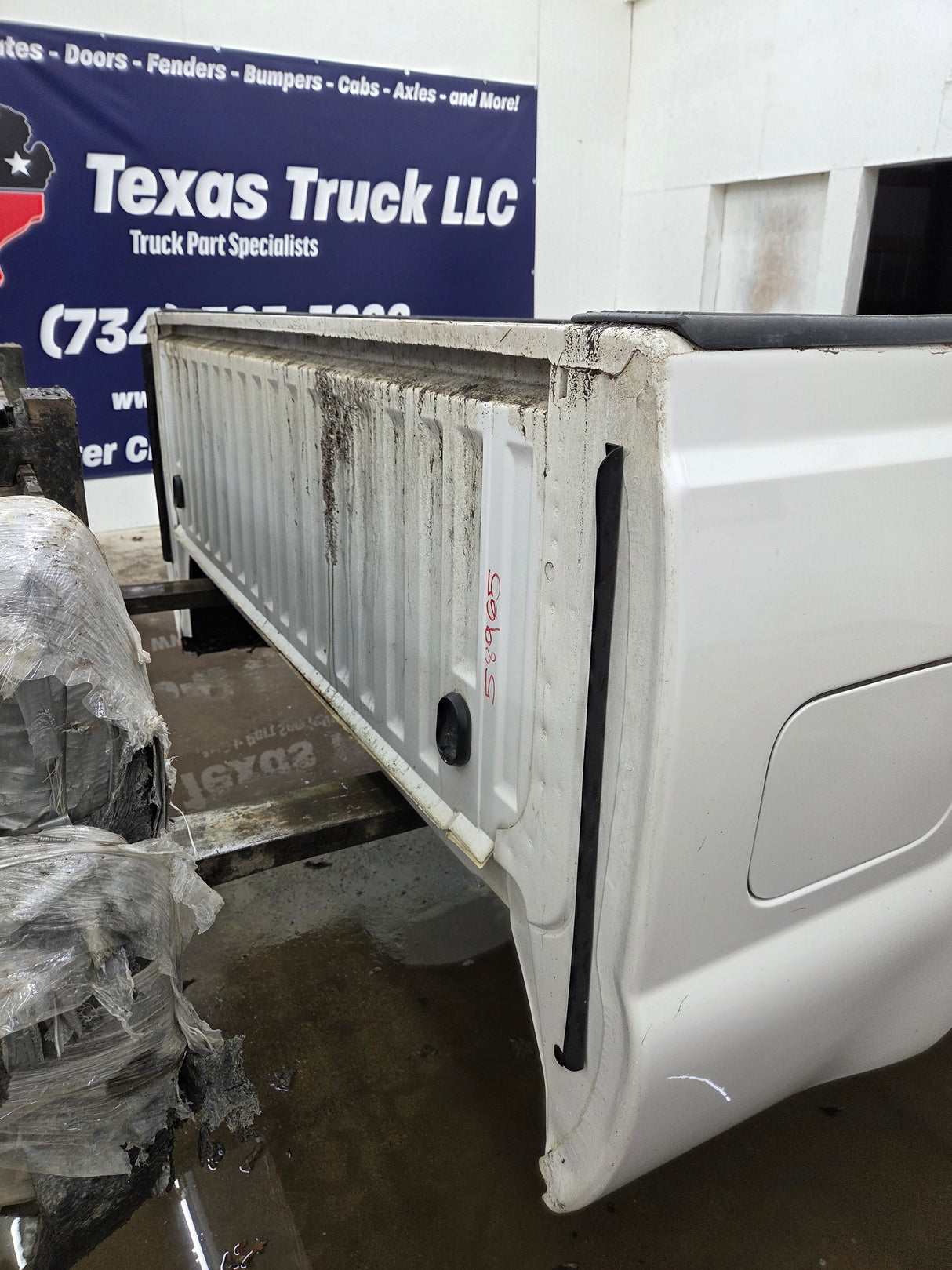 2011-2016 Ford F250 F350 Super Duty 6' 9" Short Truck Bed - Pearl white