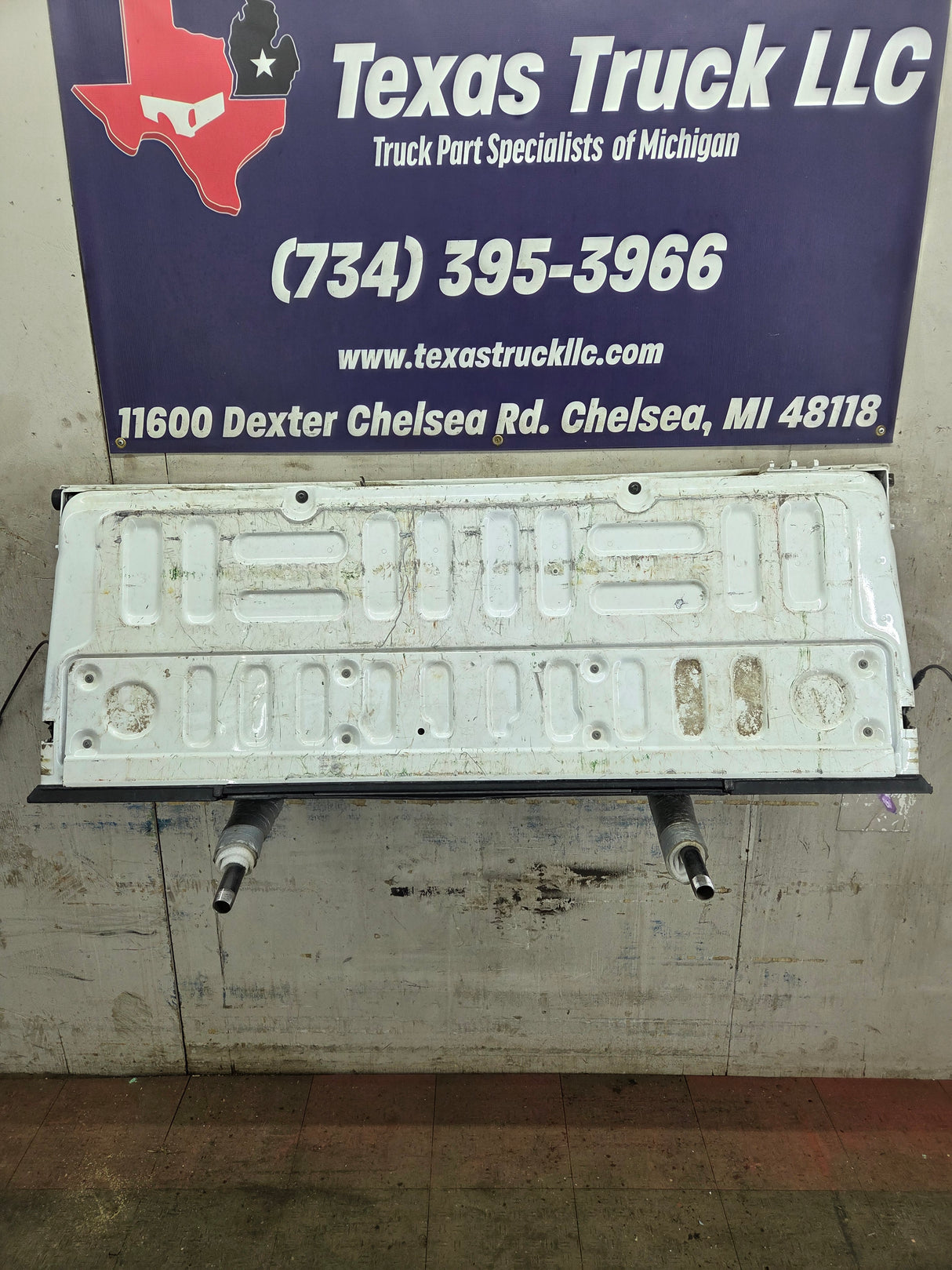 2017-2022 Ford F250 F350 F450 F550 Super Duty Step Tailgate - Pearl White