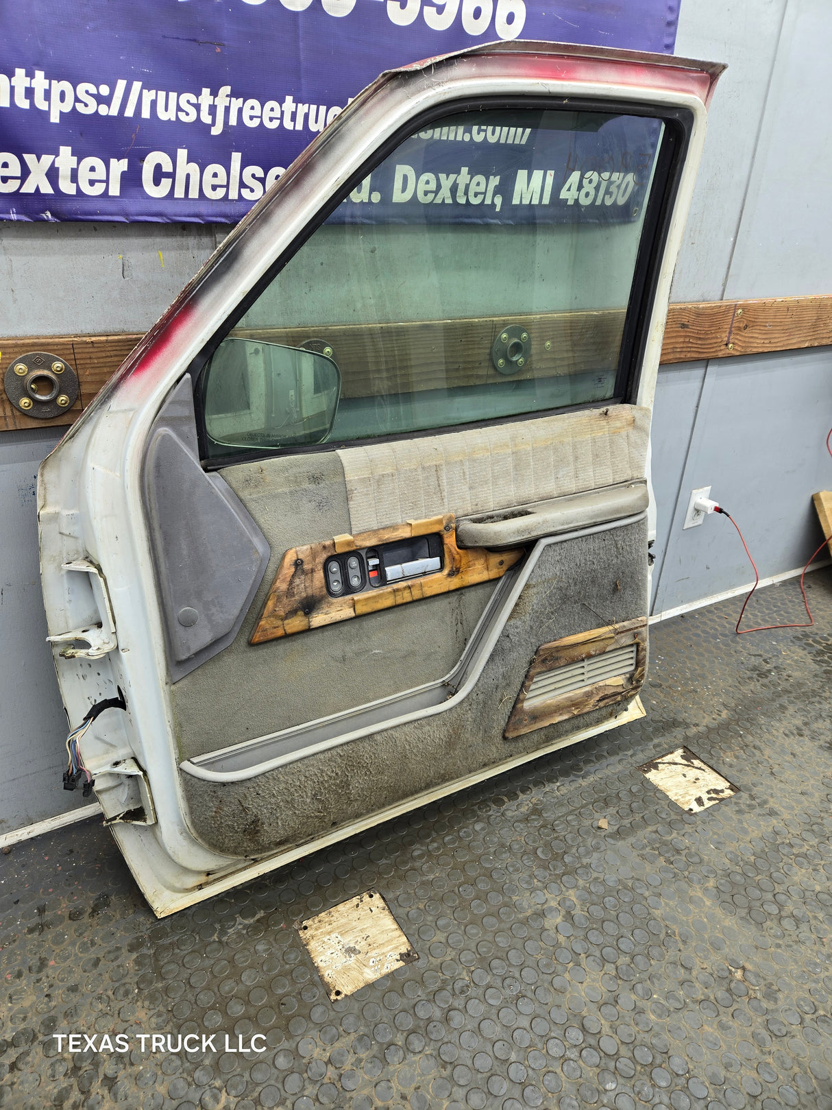 1988-2000 Chevrolet Silverado Suburban GMC Sierra RH Front Passenger Door