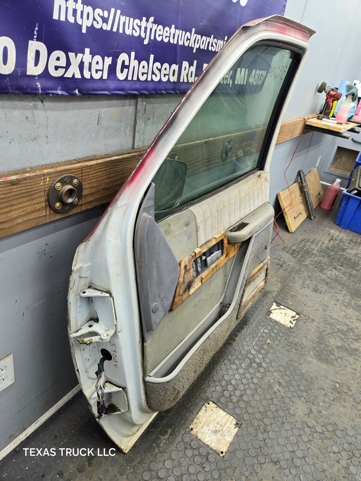 1988-2000 Chevrolet Silverado Suburban GMC Sierra RH Front Passenger Door