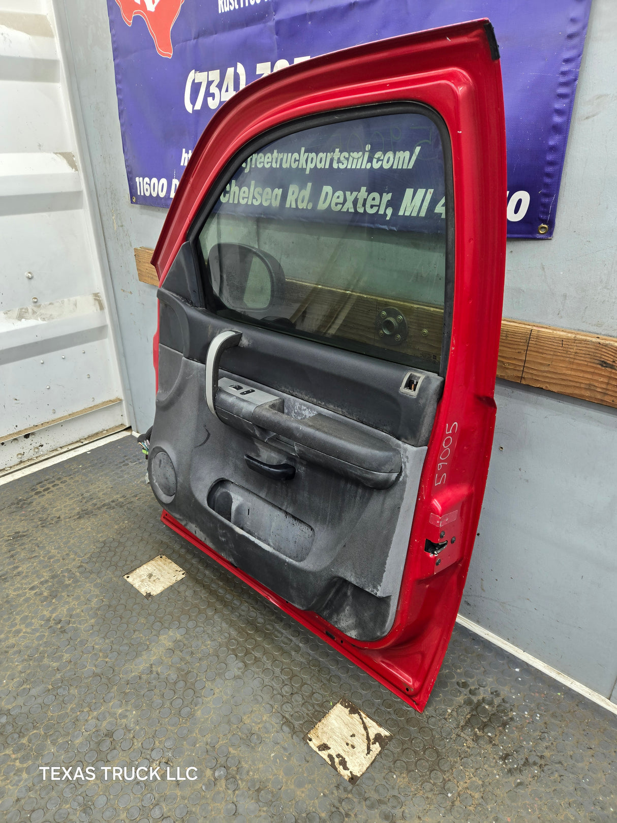 2007-2013 Chevrolet Silverado / GMC Sierra 1500 2500 3500 HD RH Front Passenger Side Door